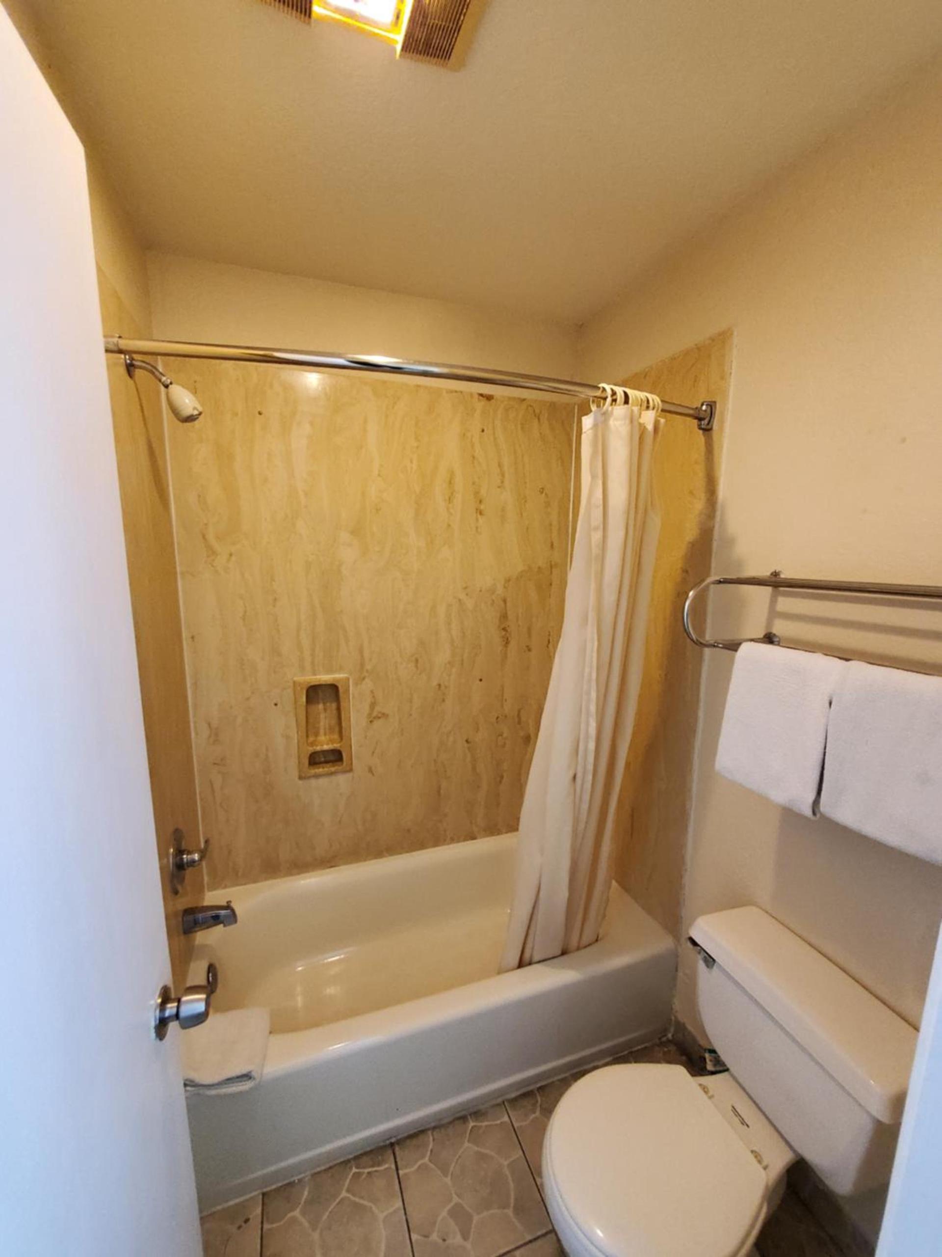River Inn Motel photo 10