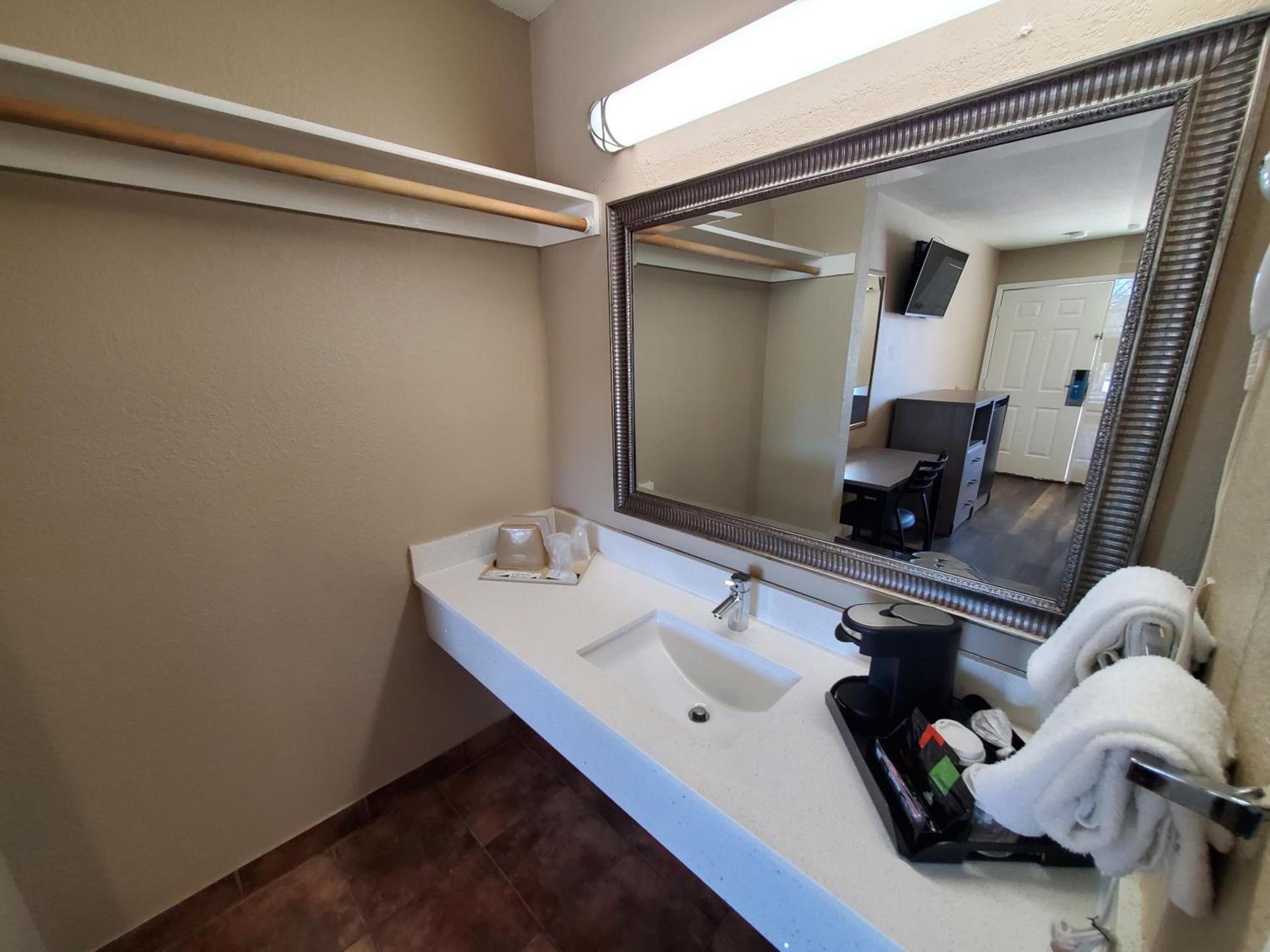 River Inn Motel photo 11