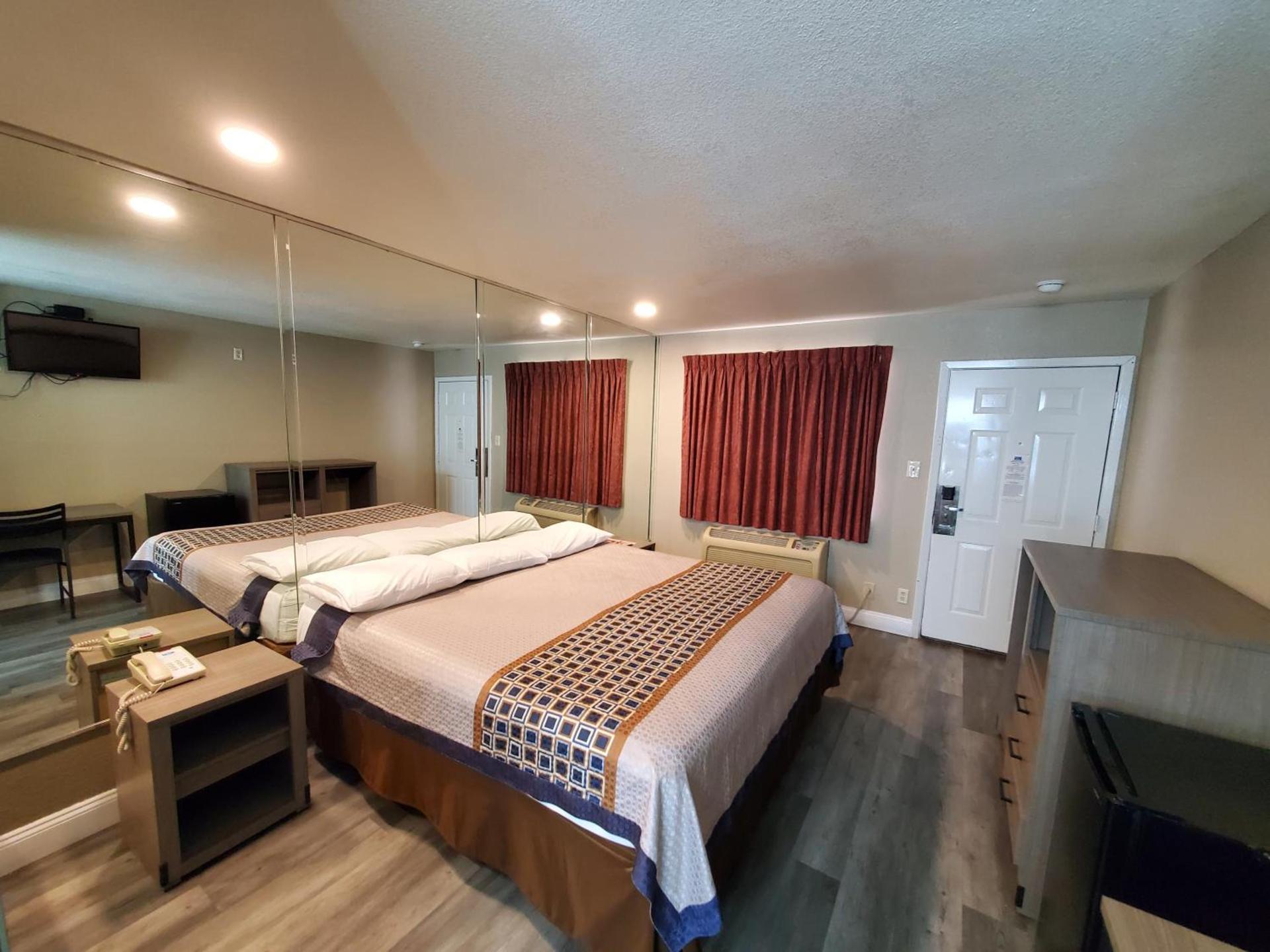 River Inn Motel photo 13