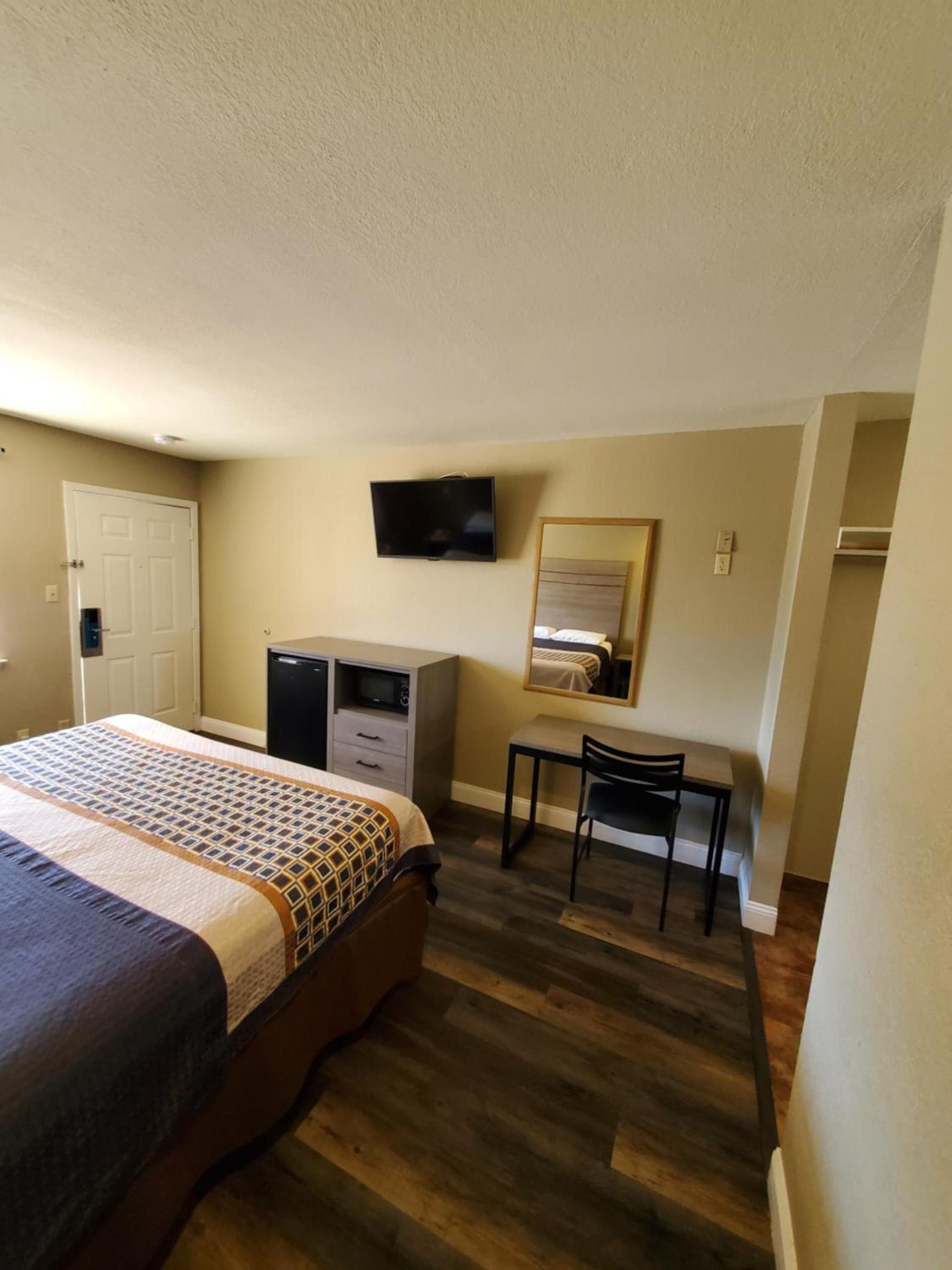 River Inn Motel photo 19