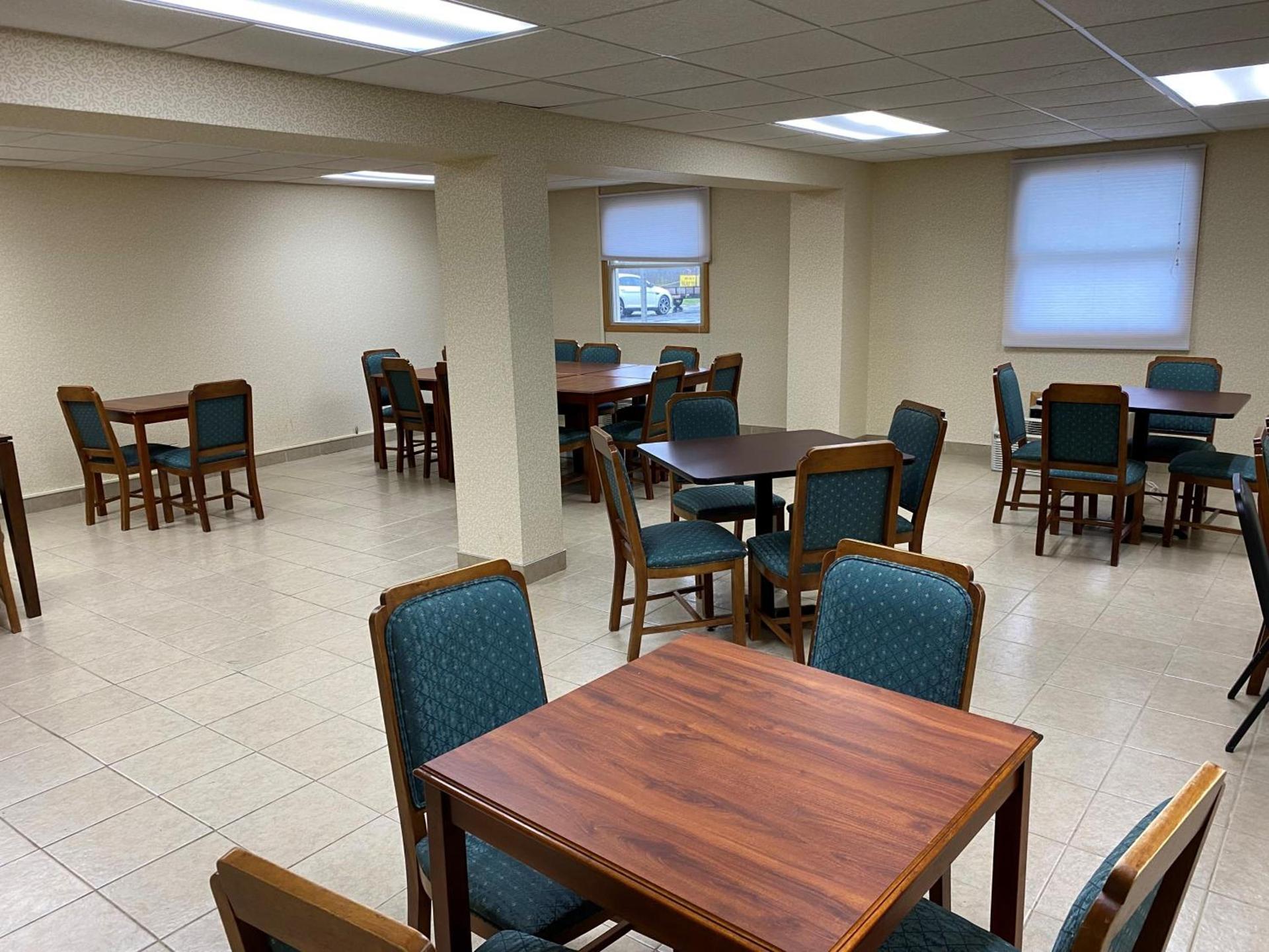 Ramada by Wyndham Angola/Fremont Area photo 35