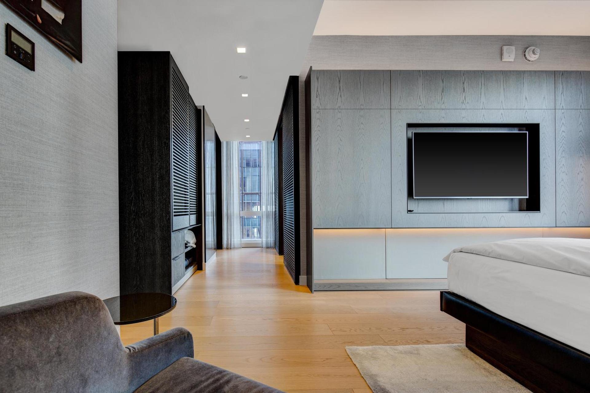 Equinox Hotel New York photo 2