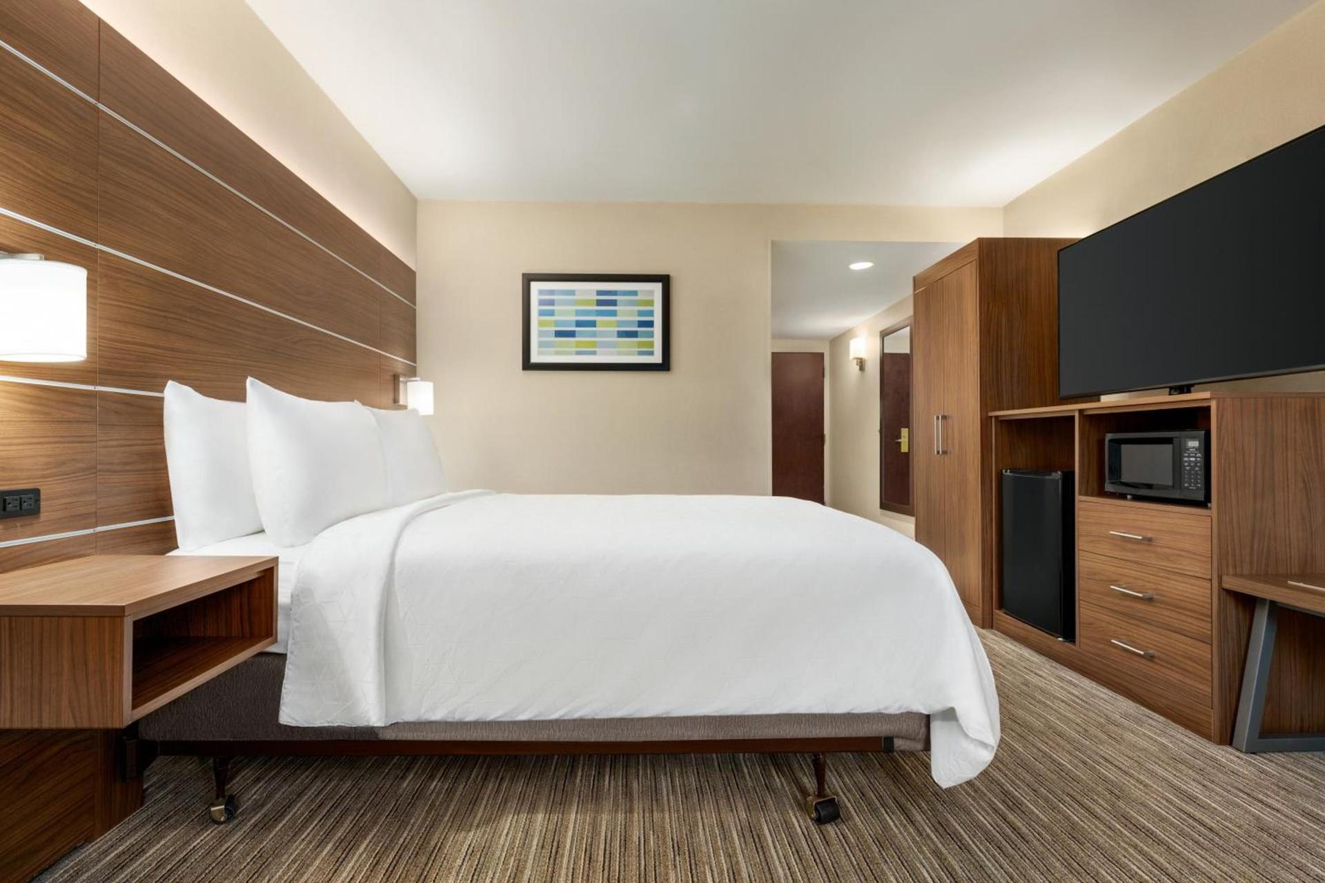 Holiday Inn Express & Suites Philadelphia - Mt Laurel by IHG photo 38