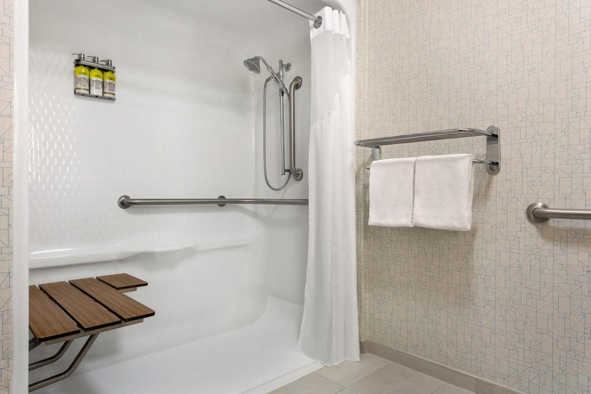 Holiday Inn Express & Suites Philadelphia - Mt Laurel by IHG photo 31