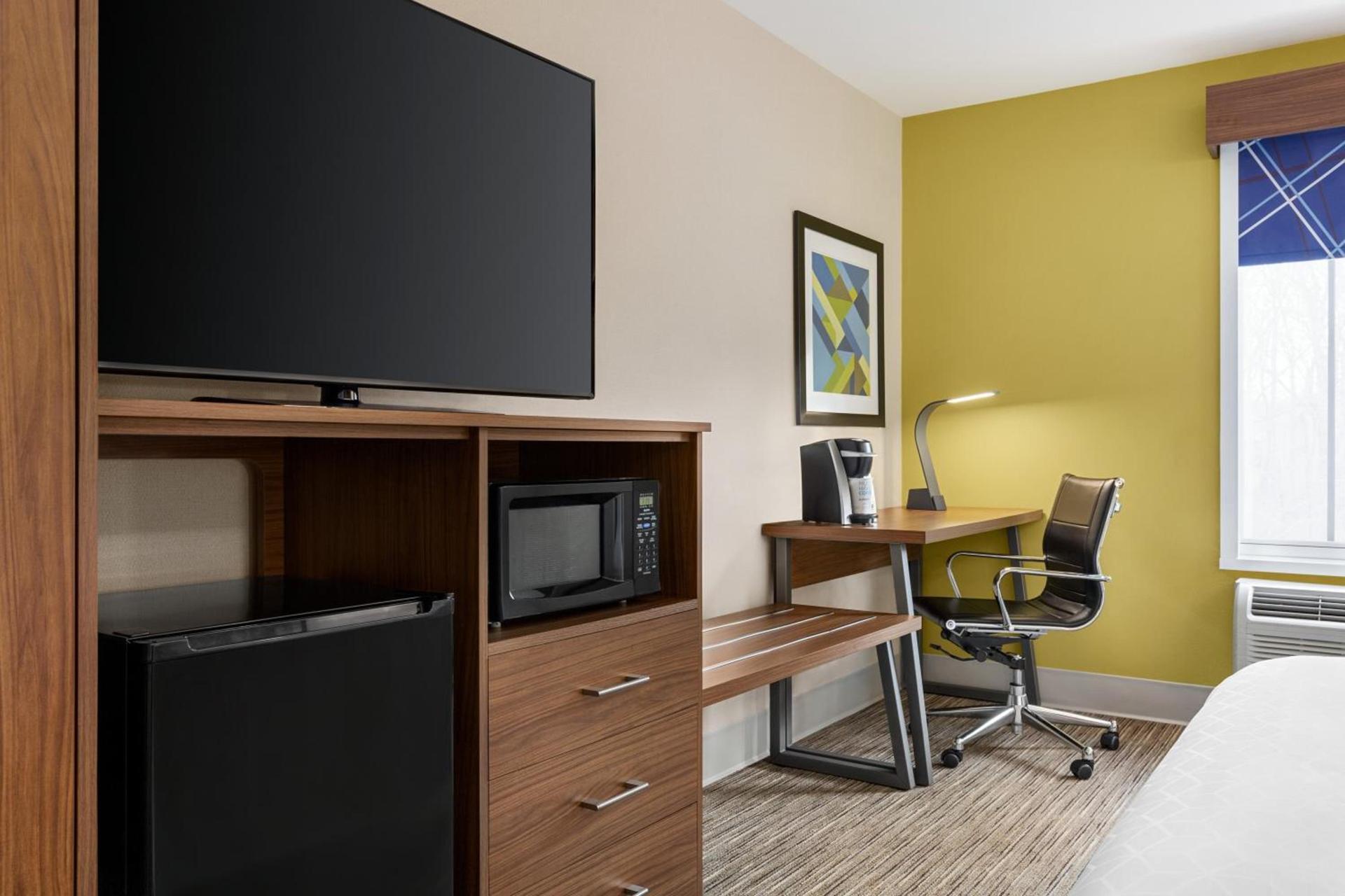 Holiday Inn Express & Suites Philadelphia - Mt Laurel by IHG photo 10