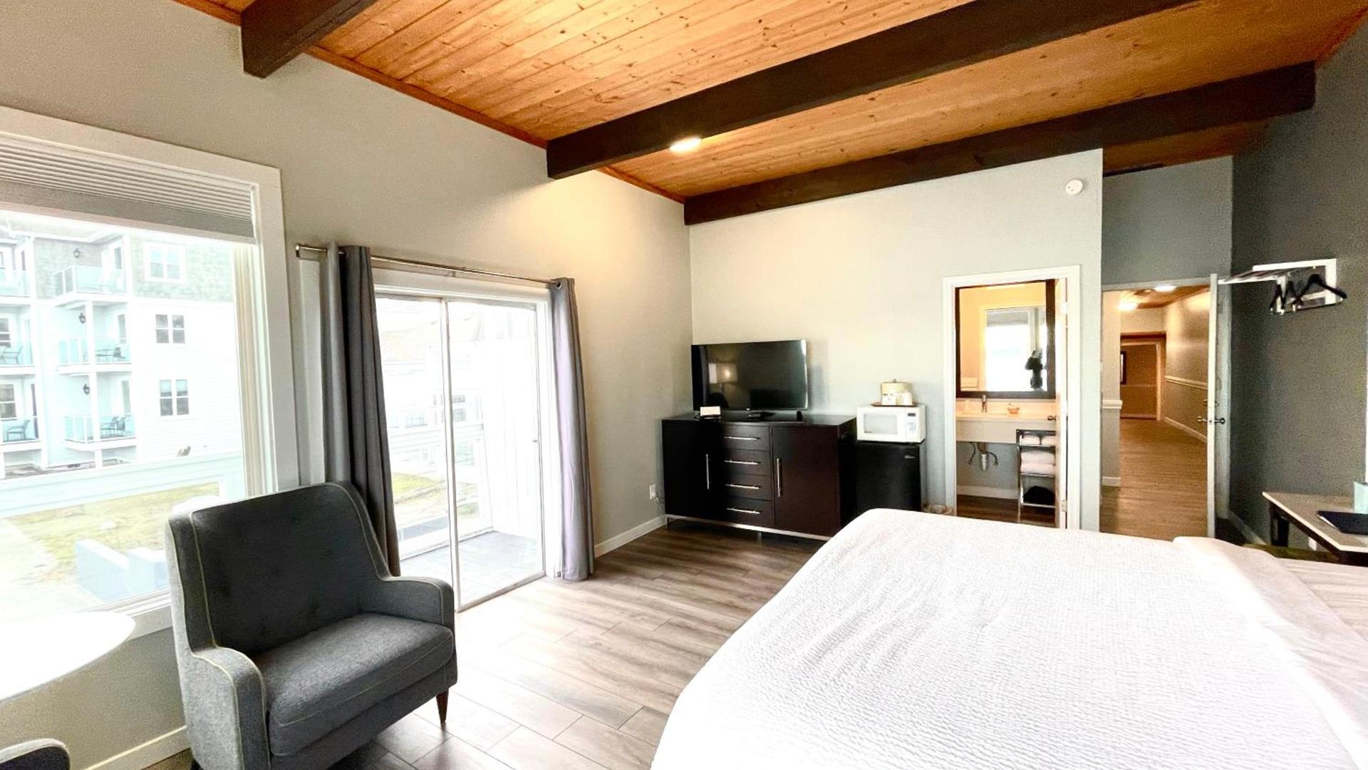 Tides Inn & Suites photo 44