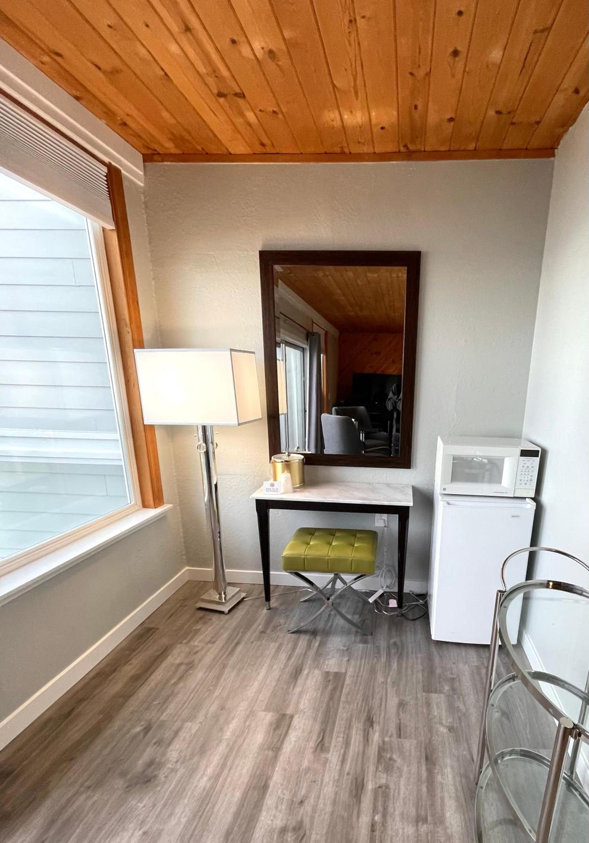 Tides Inn & Suites photo 50