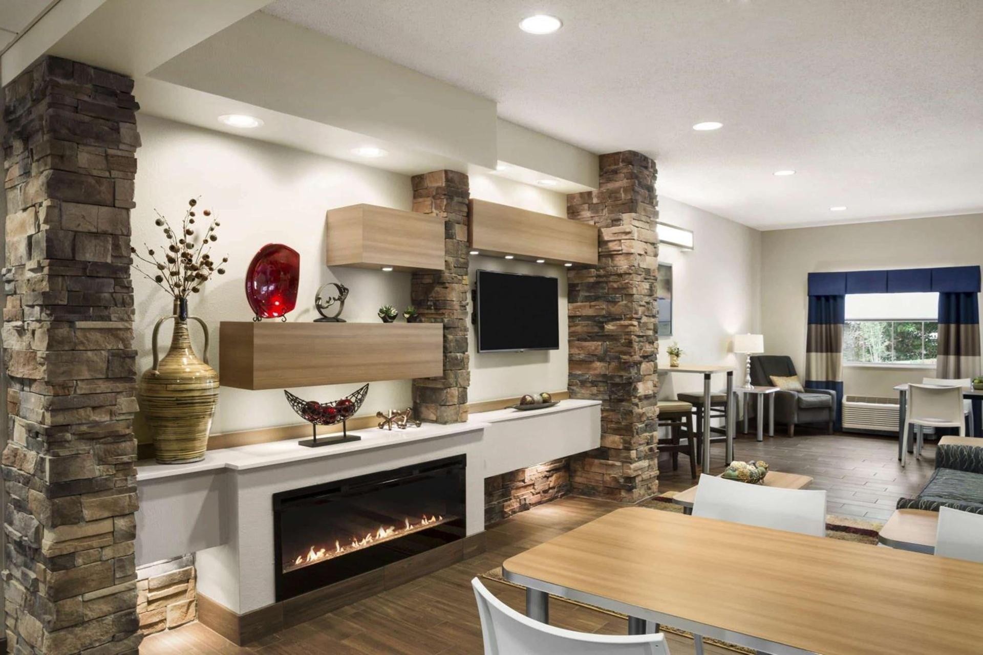 Microtel Inn & Suites by Wyndham photo 21