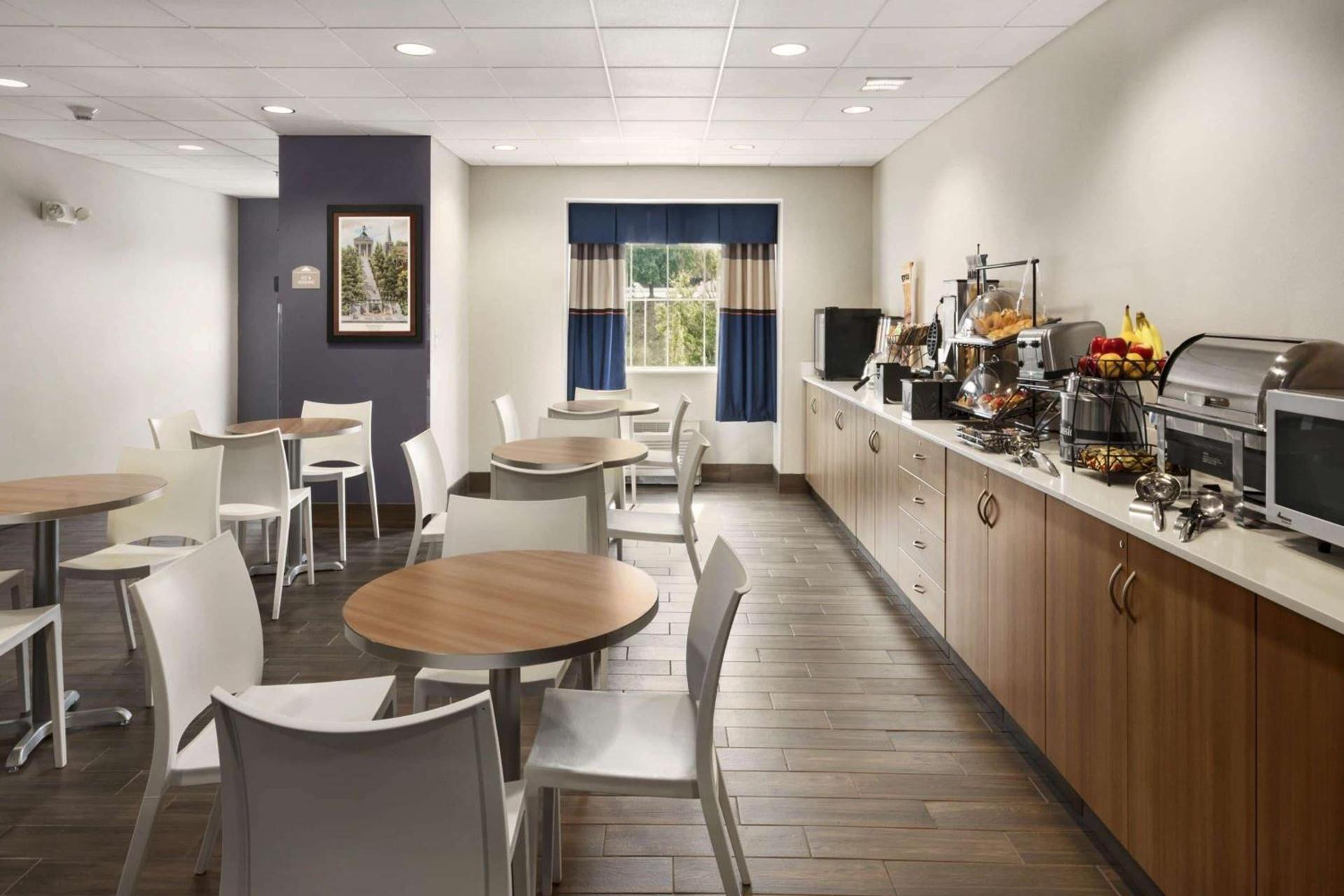 Microtel Inn & Suites by Wyndham photo 4