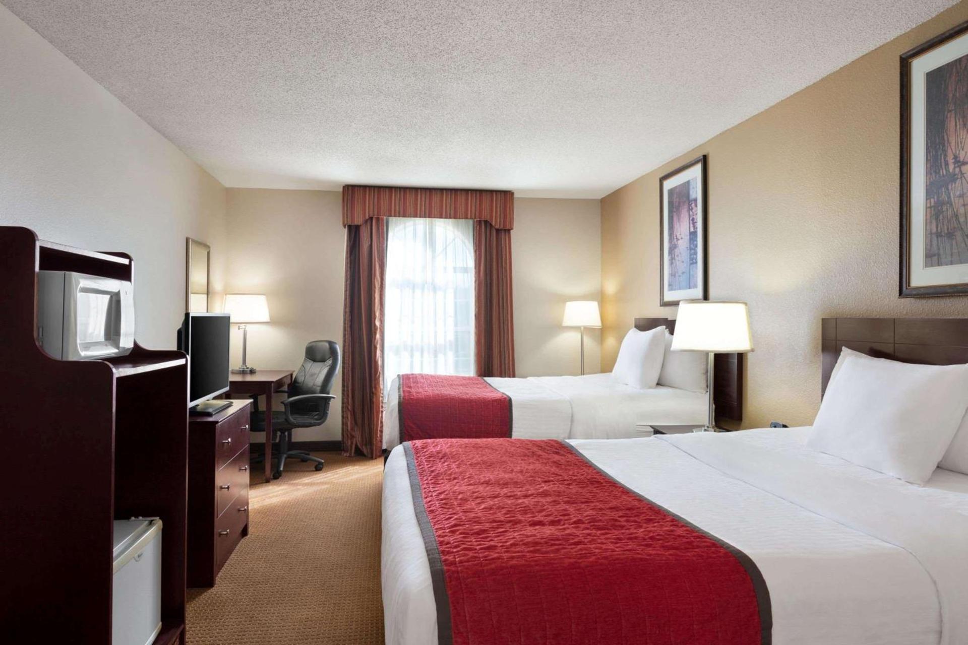 Ramada by Wyndham Elizabethtown photo 10