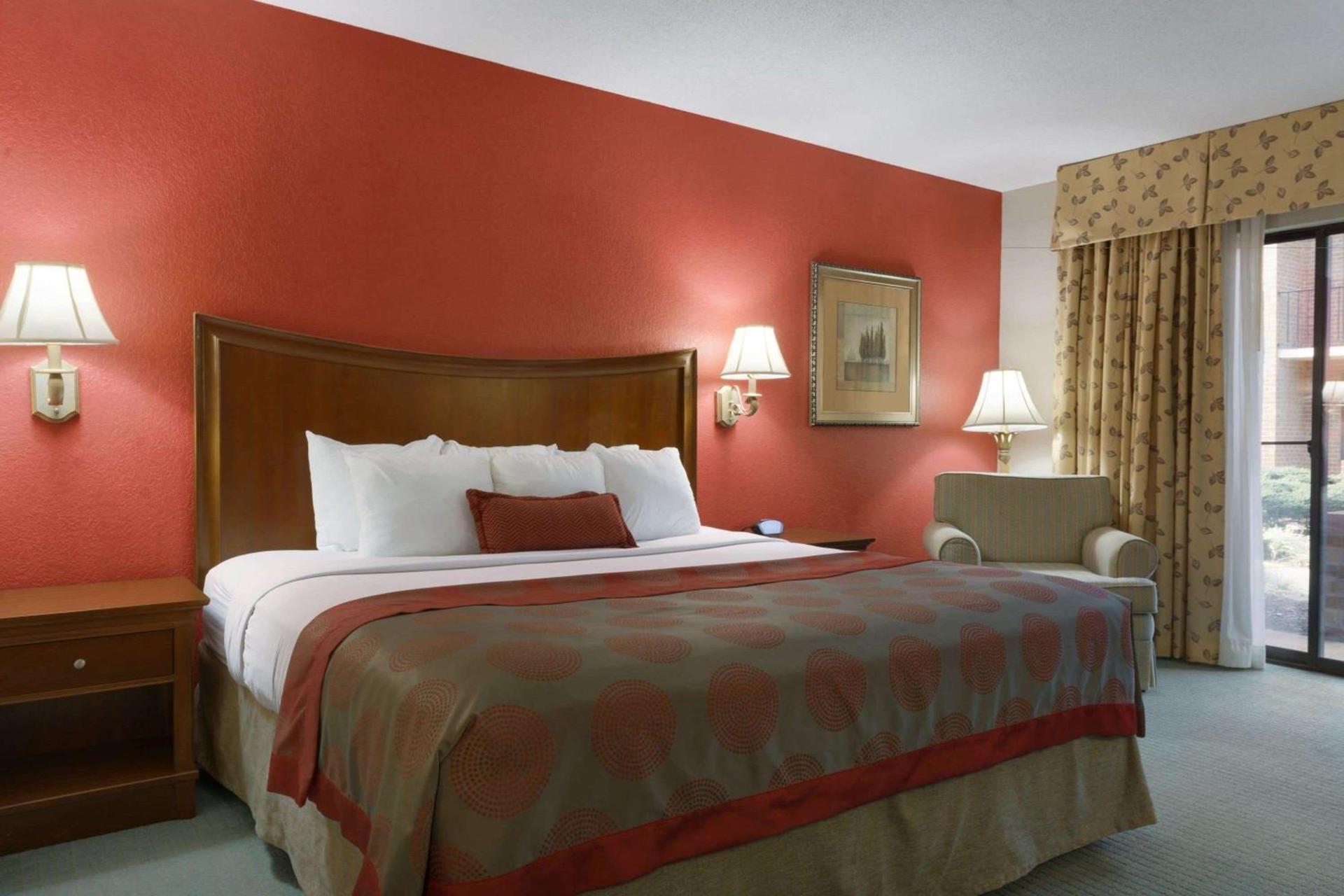 Ramada by Wyndham Raleigh photo 5