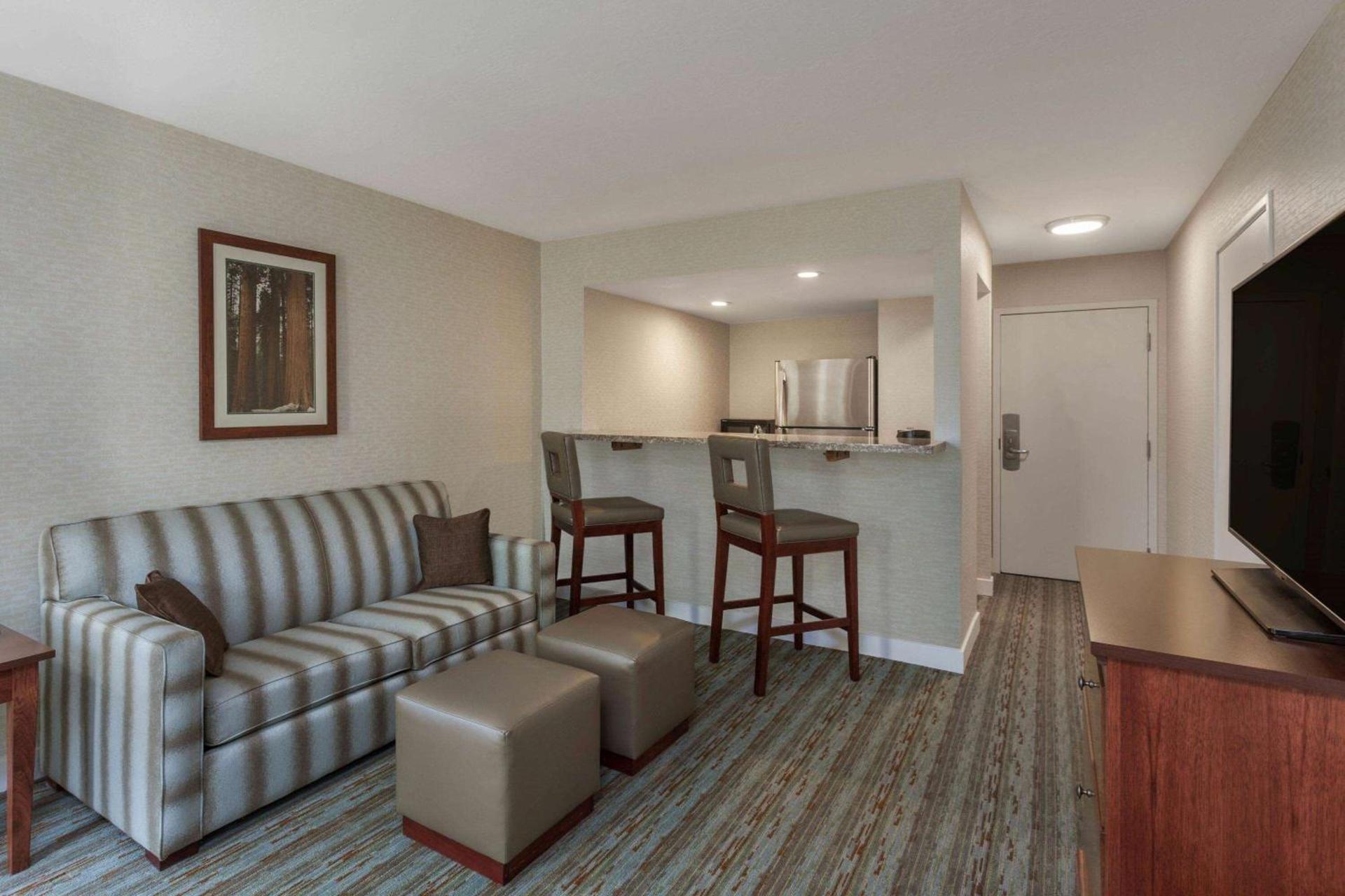 Wyndham Visalia photo 5