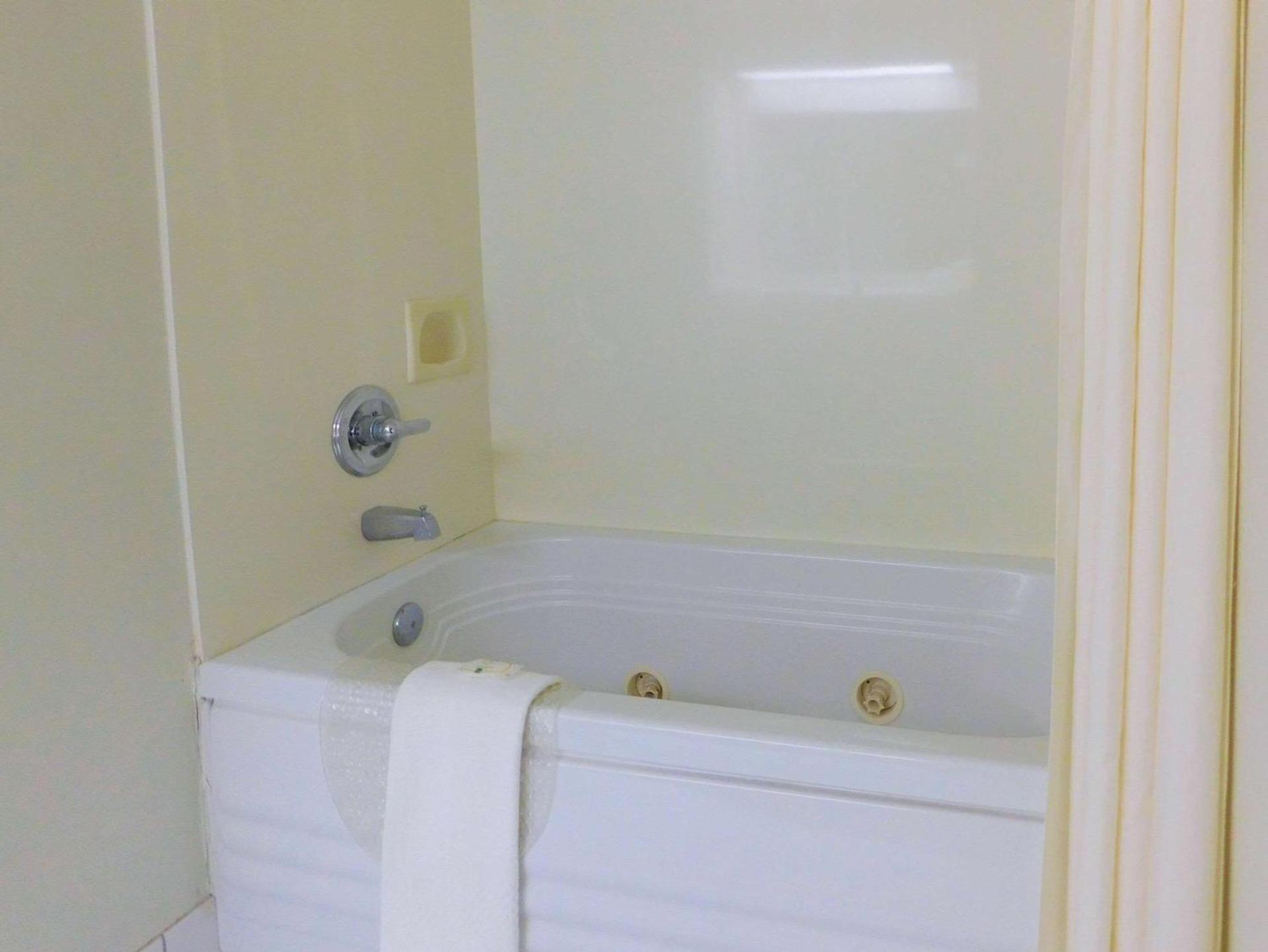 Quality Inn & Suites Thomasville-High Point photo 19