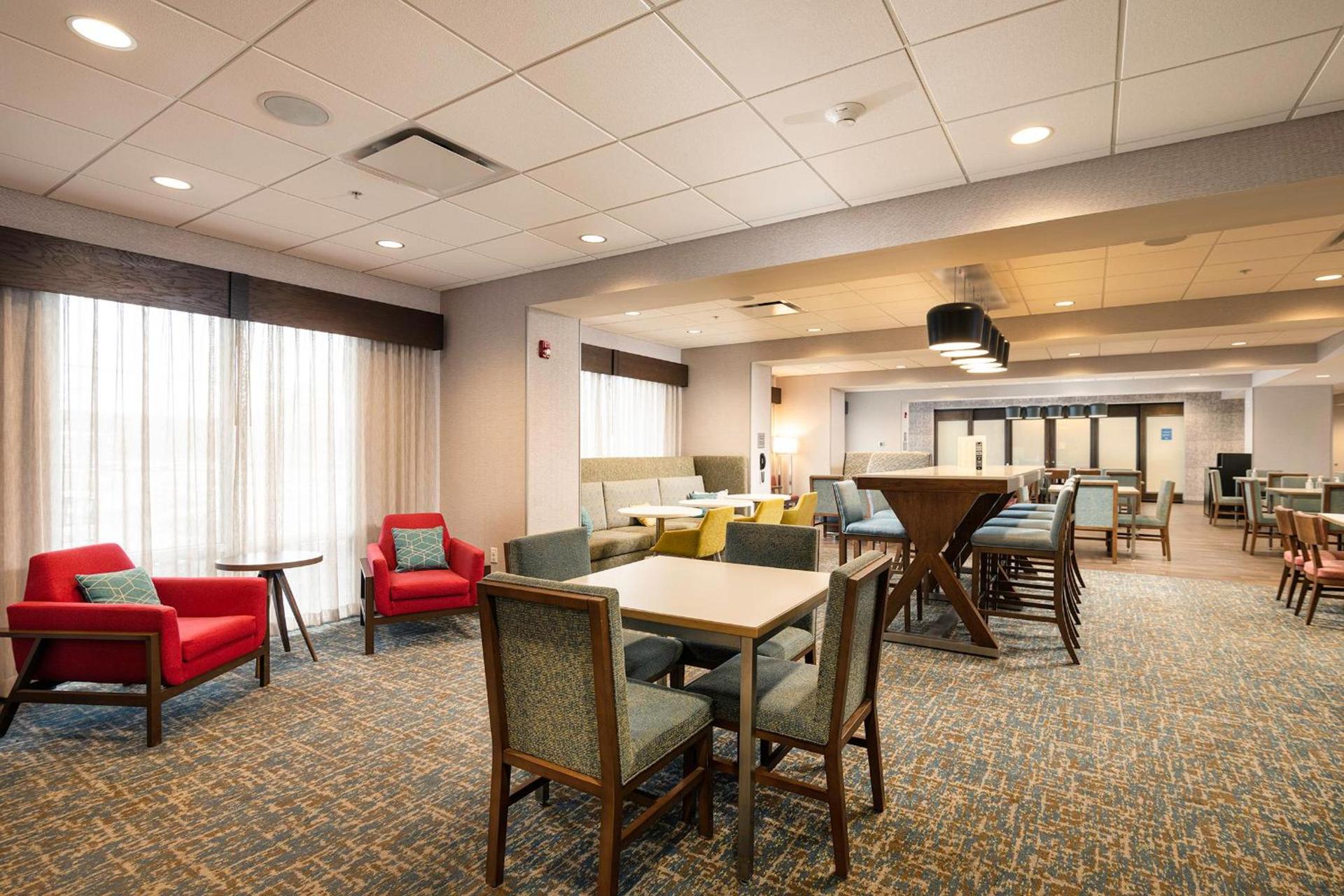 Hampton Inn Buffalo - Amherst photo 17