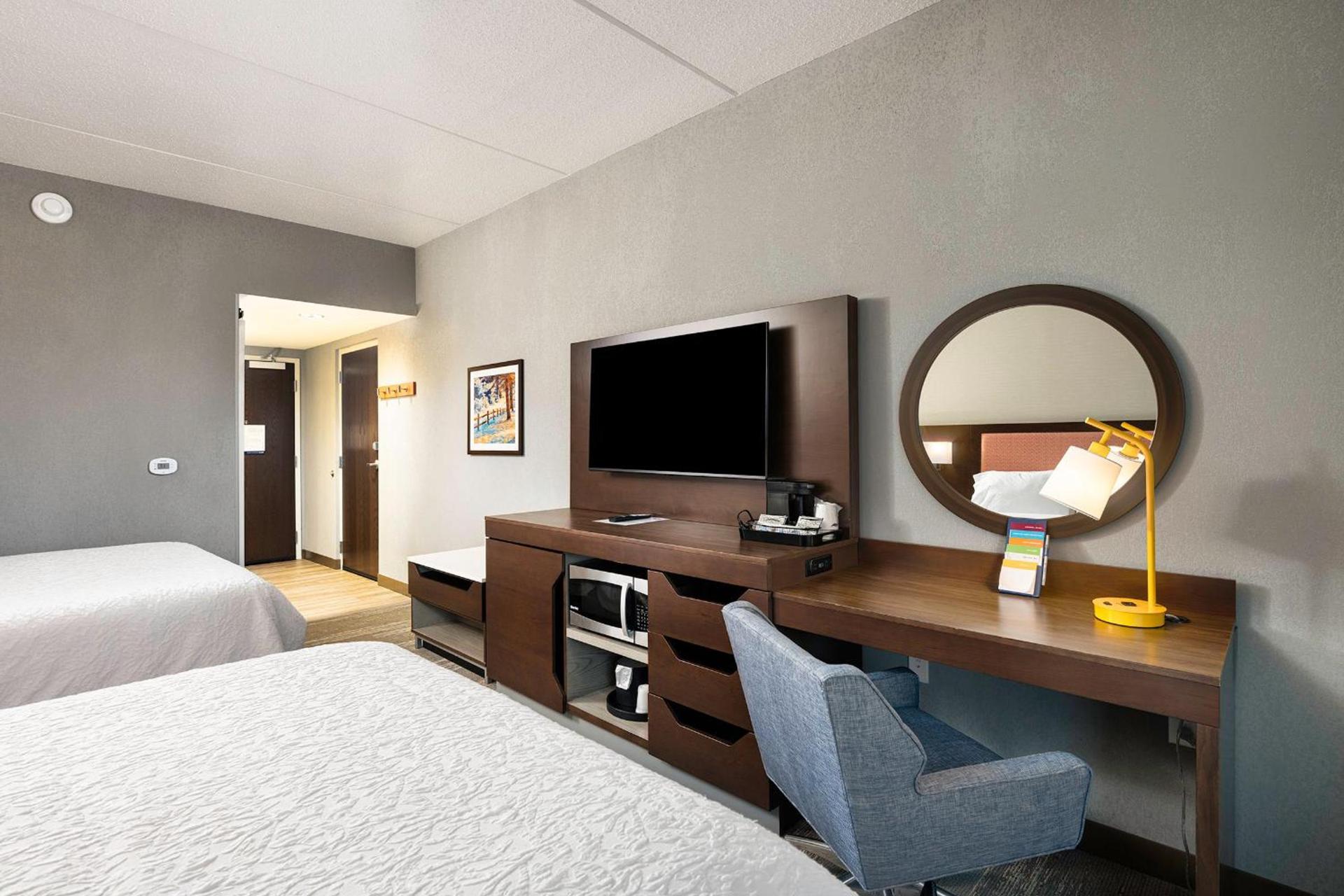 Hampton Inn Buffalo - Amherst photo 12