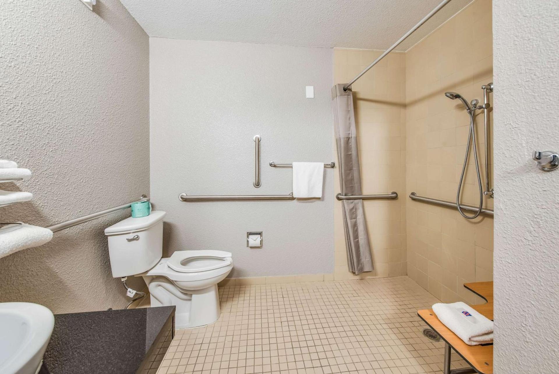 Motel 6-Fort Wayne, IN photo 40