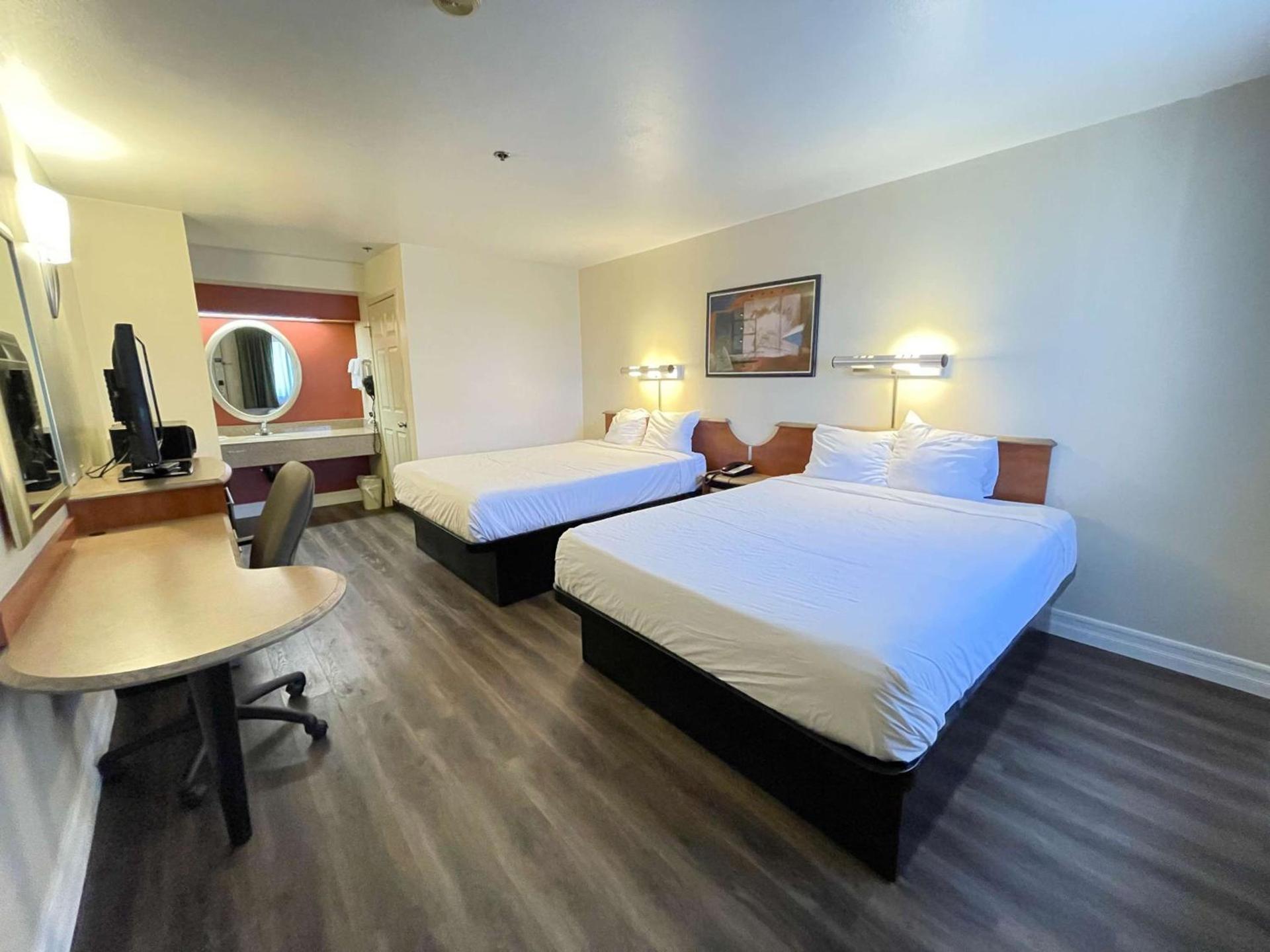 Motel 6 Barstow, CA - Mojave Desert Stop - I-15 photo 3