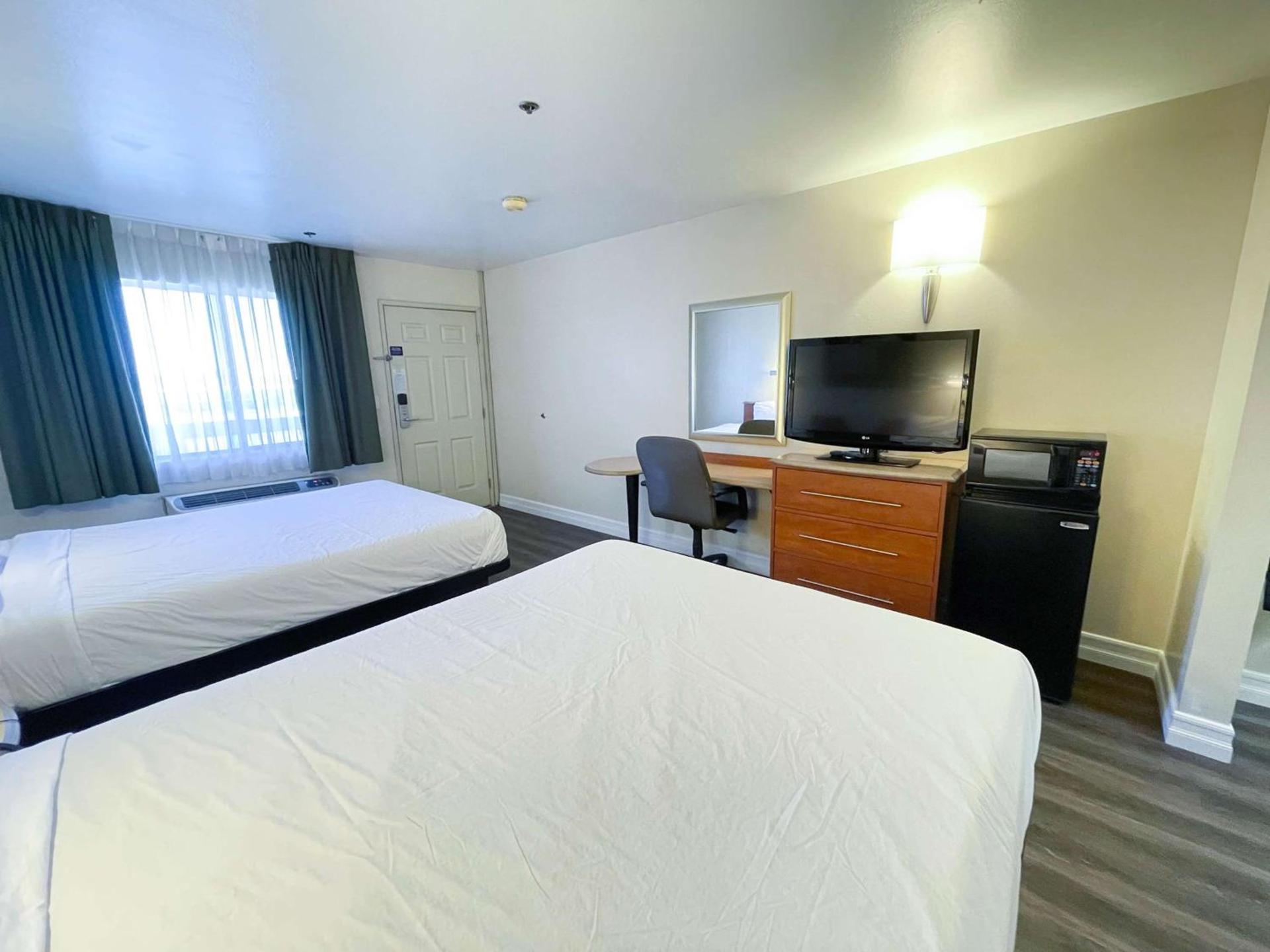 Motel 6 Barstow, CA - Mojave Desert Stop - I-15 photo 4