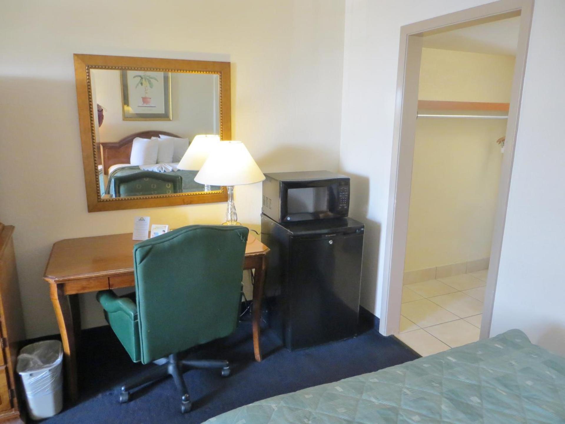 Days Inn by Wyndham Orlando Airport Florida Mall photo 26