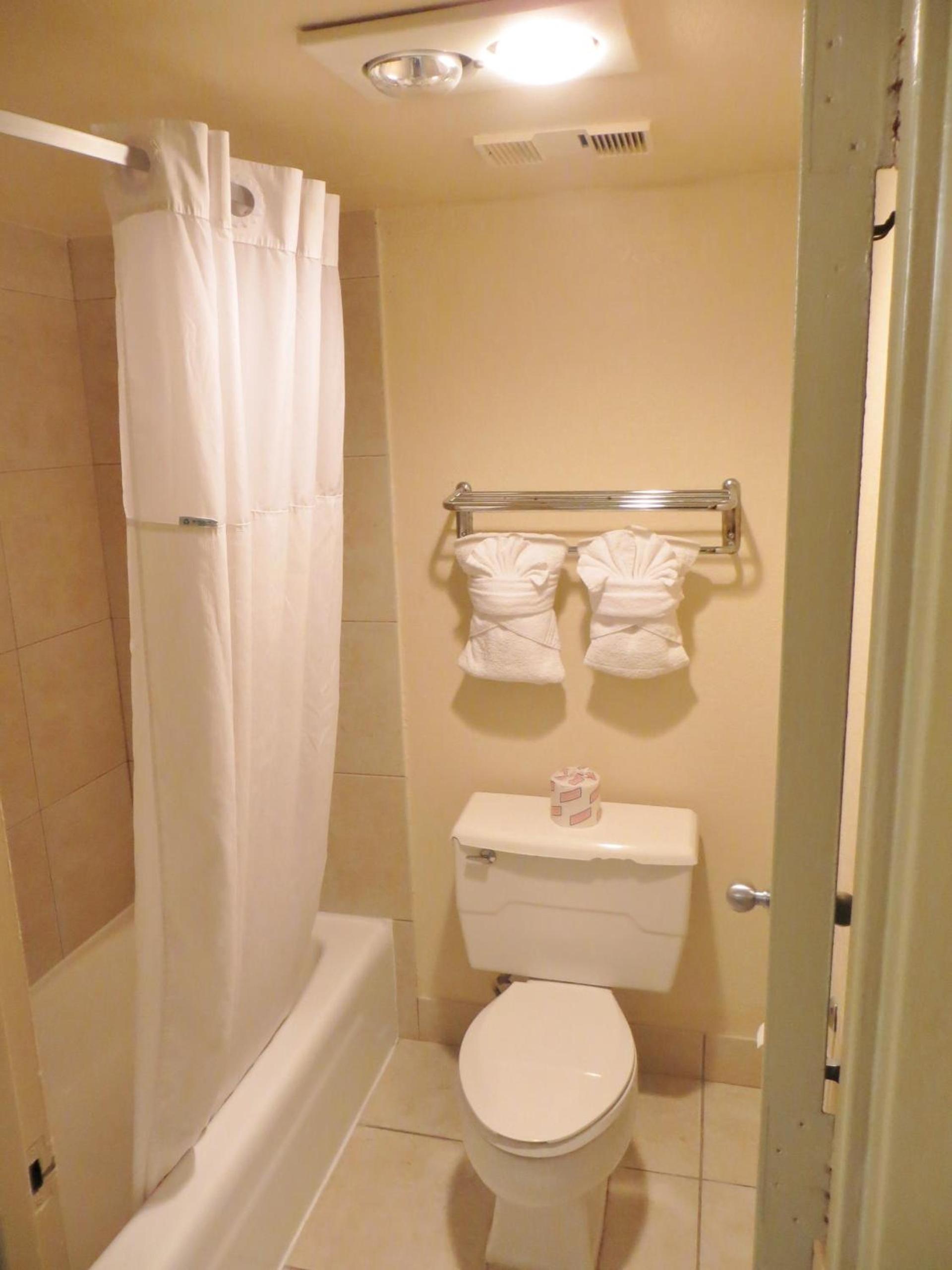 Days Inn by Wyndham Orlando Airport Florida Mall photo 25