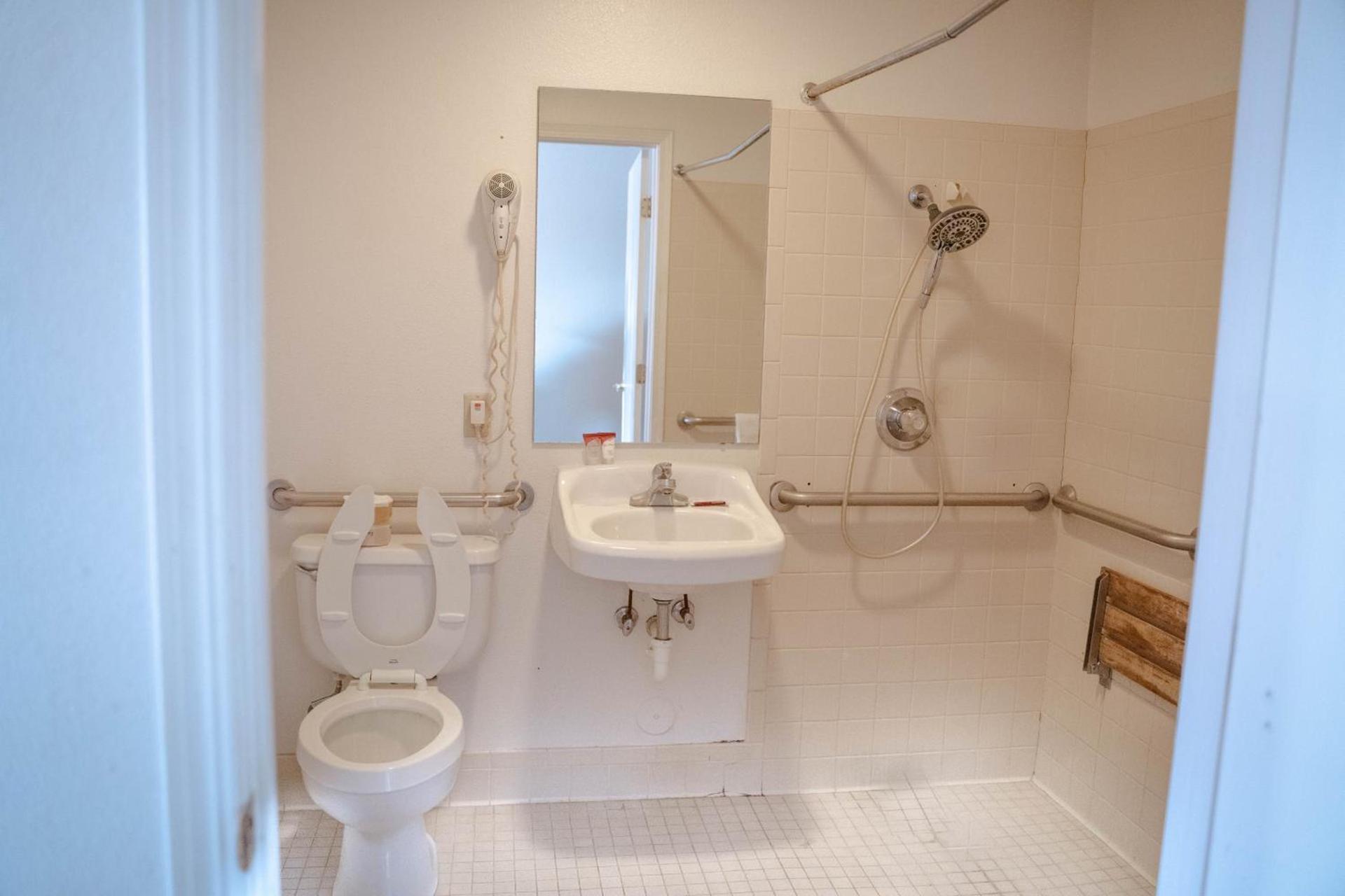 Haysville Express Inn photo 15