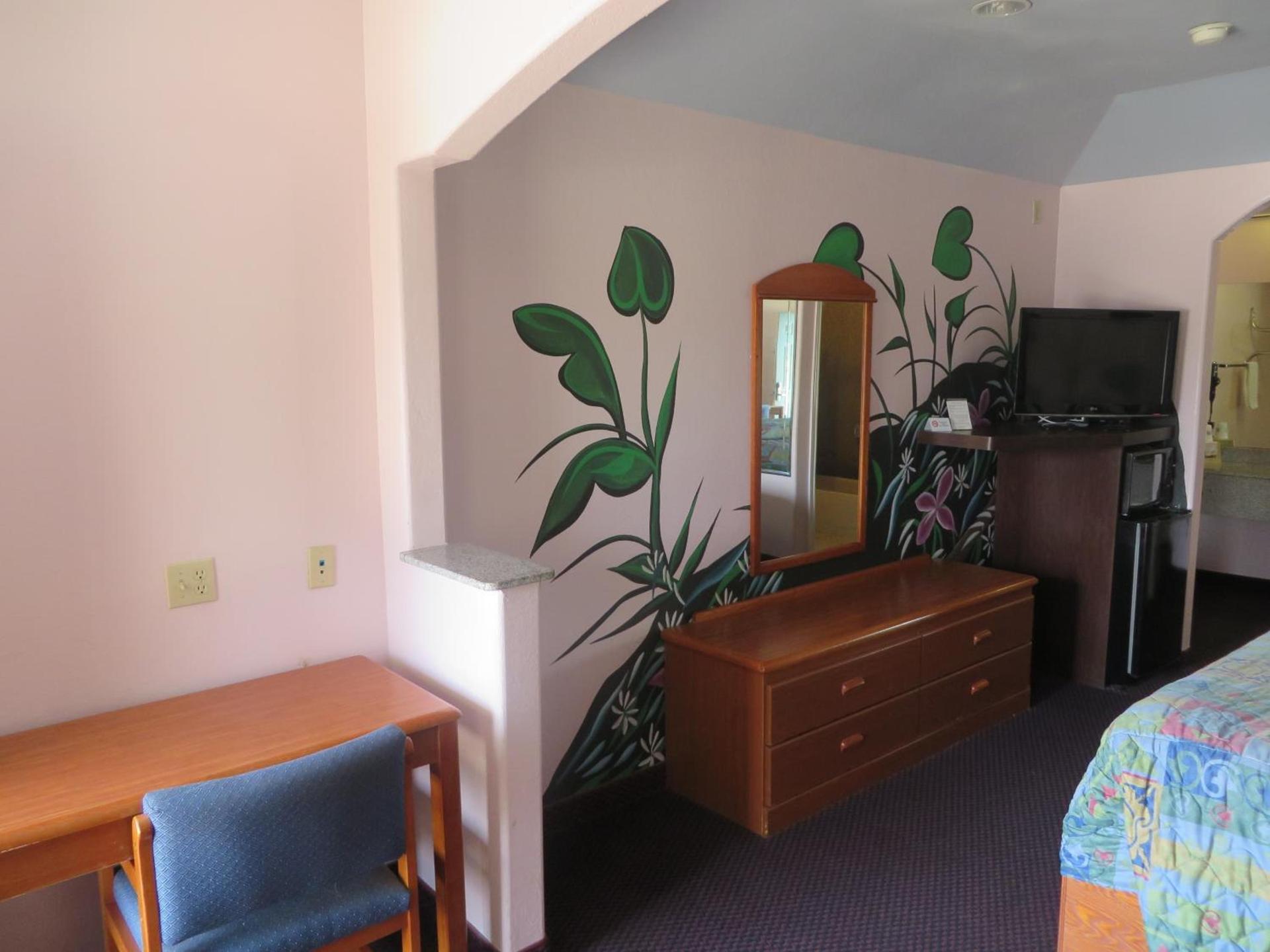 Travelers Inn and Suites Liberty photo 10