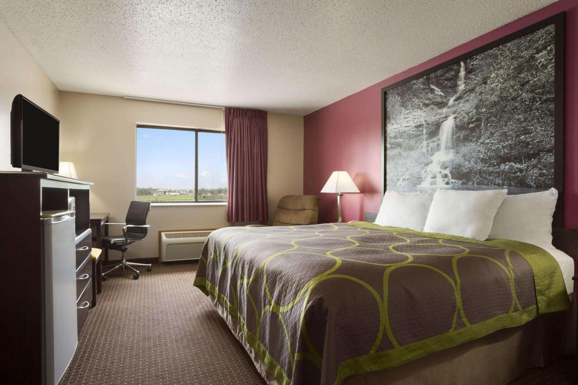 Super 8 by Wyndham Cameron photo 6