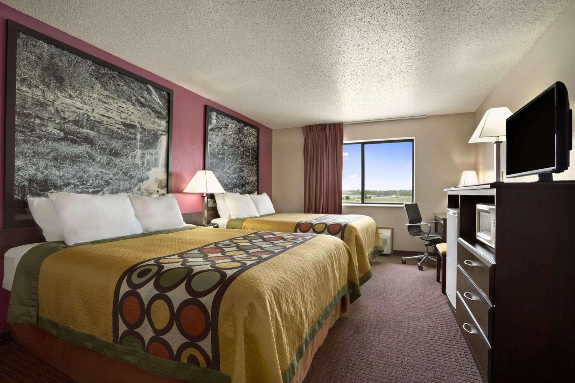 Super 8 by Wyndham Cameron photo 8