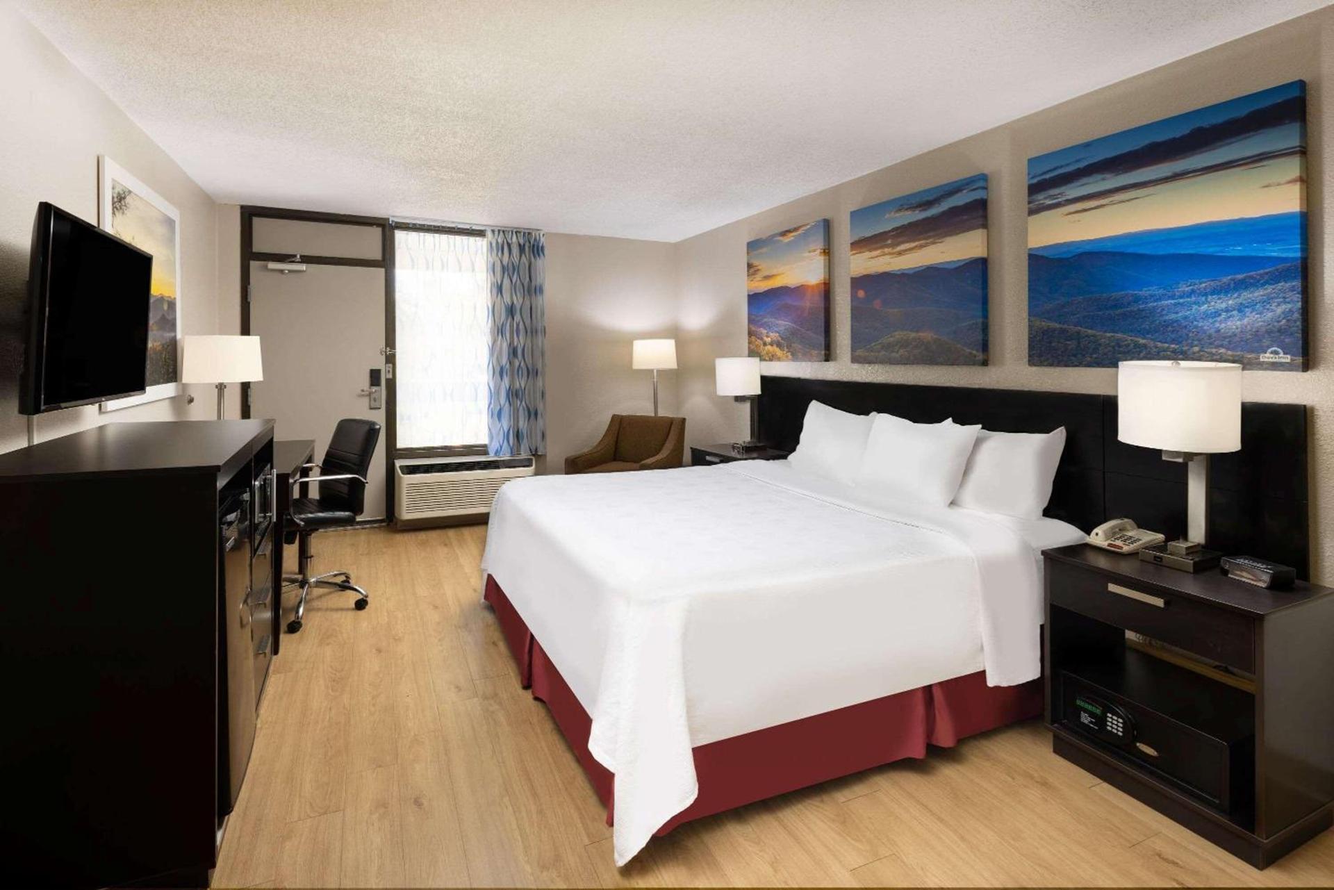 Days Inn by Wyndham Raleigh Midtown photo 39