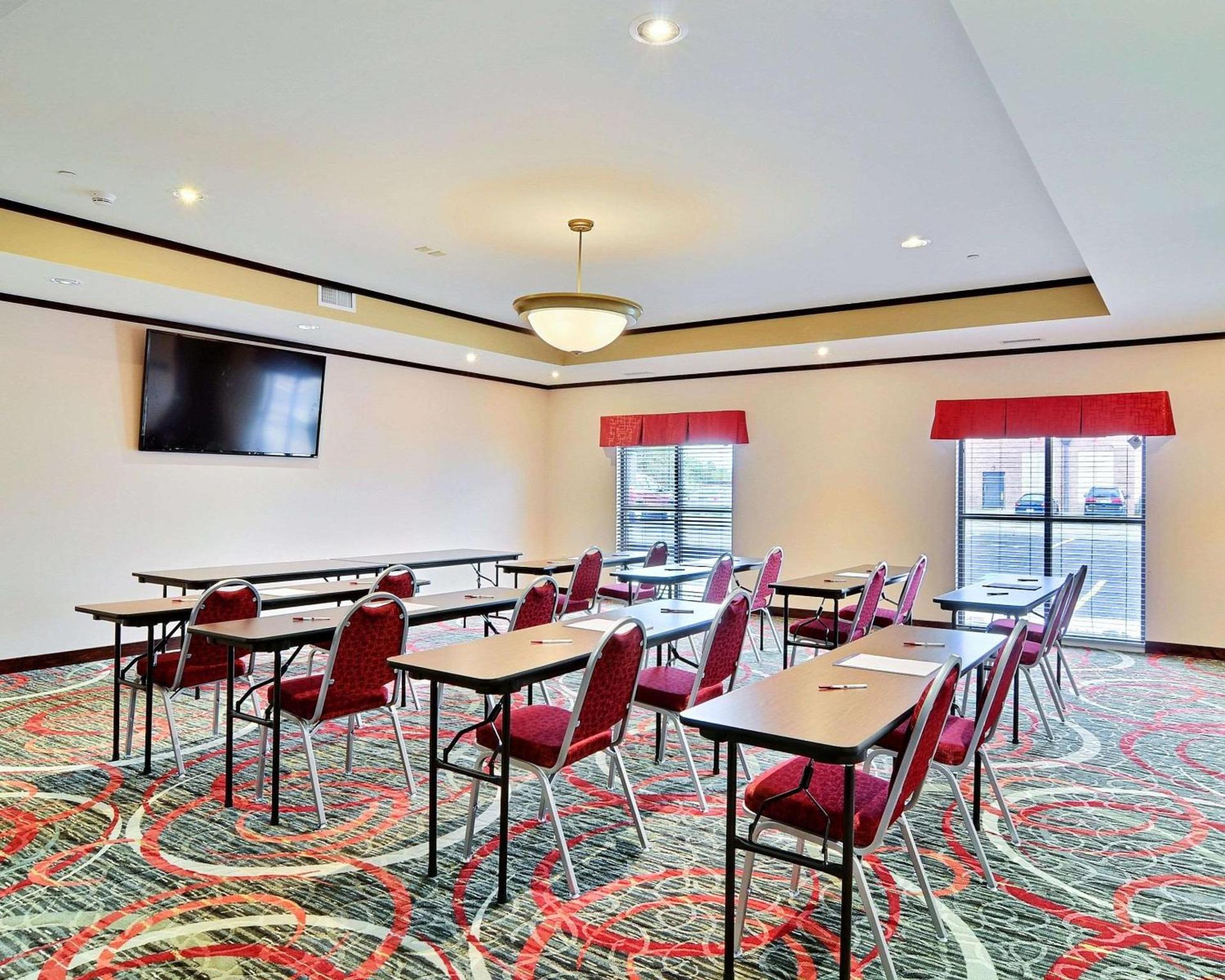 Comfort Suites Uniontown photo 4