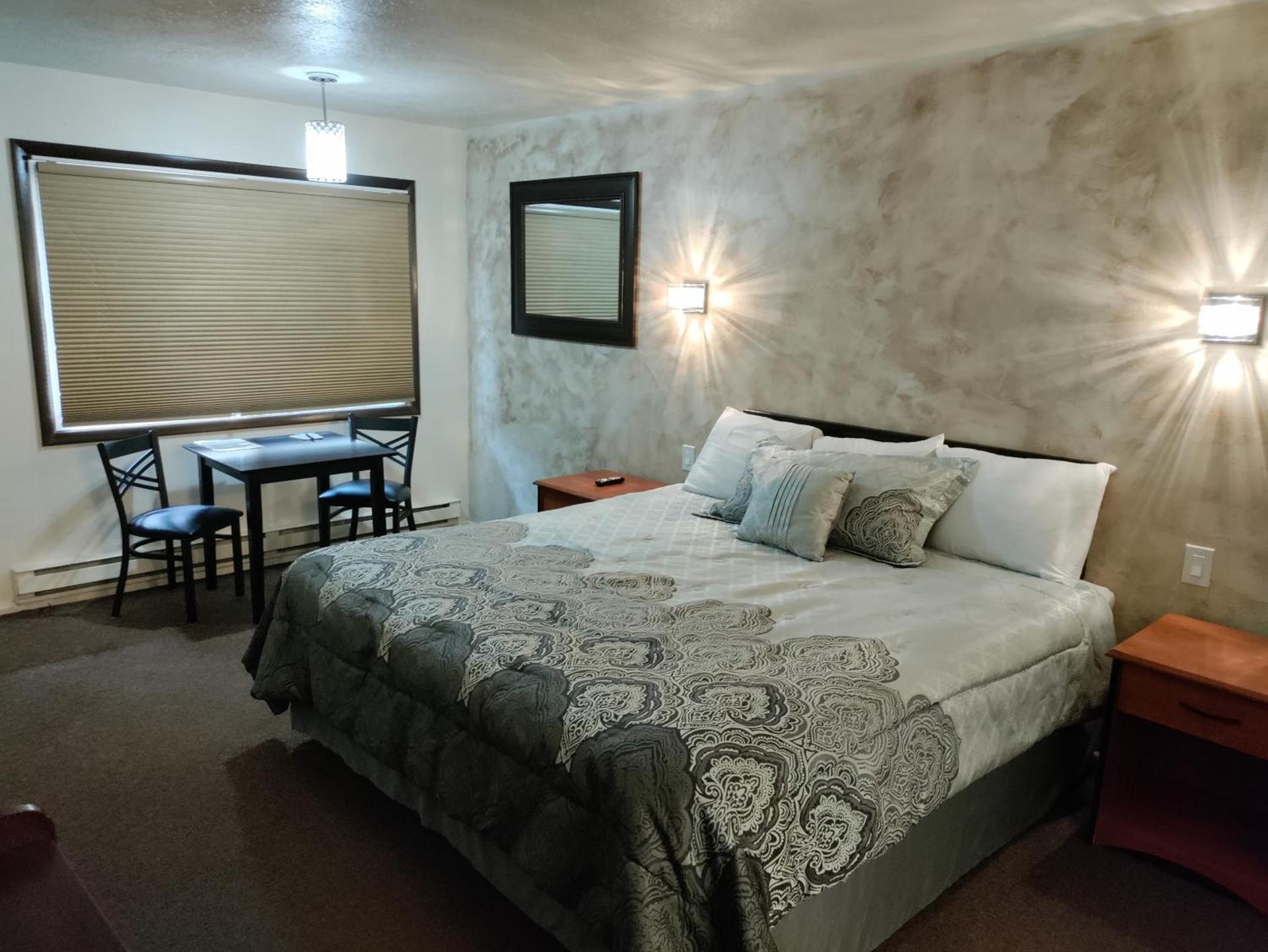 High Desert Inn photo 10