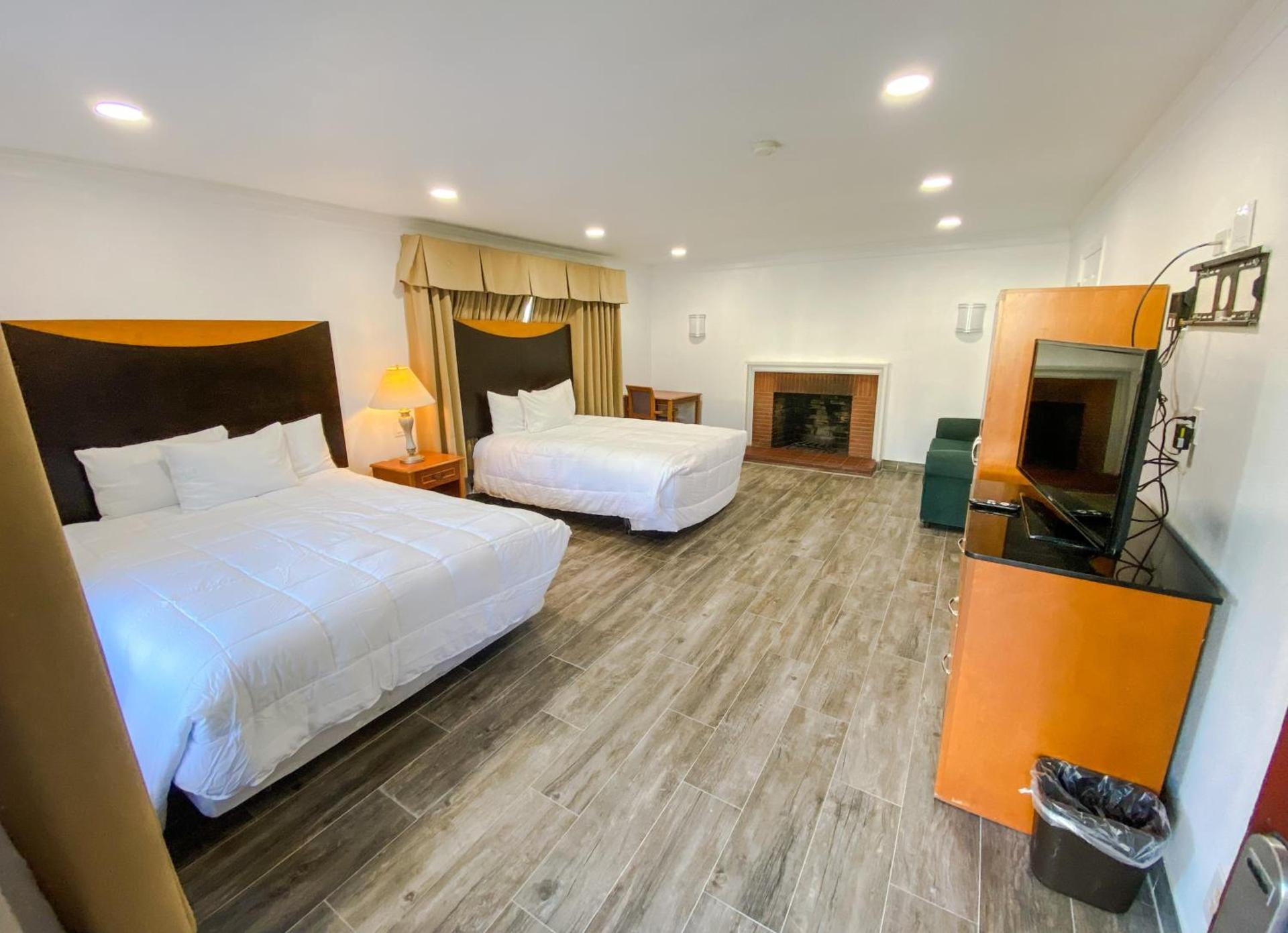 Town and Country Inn photo 82