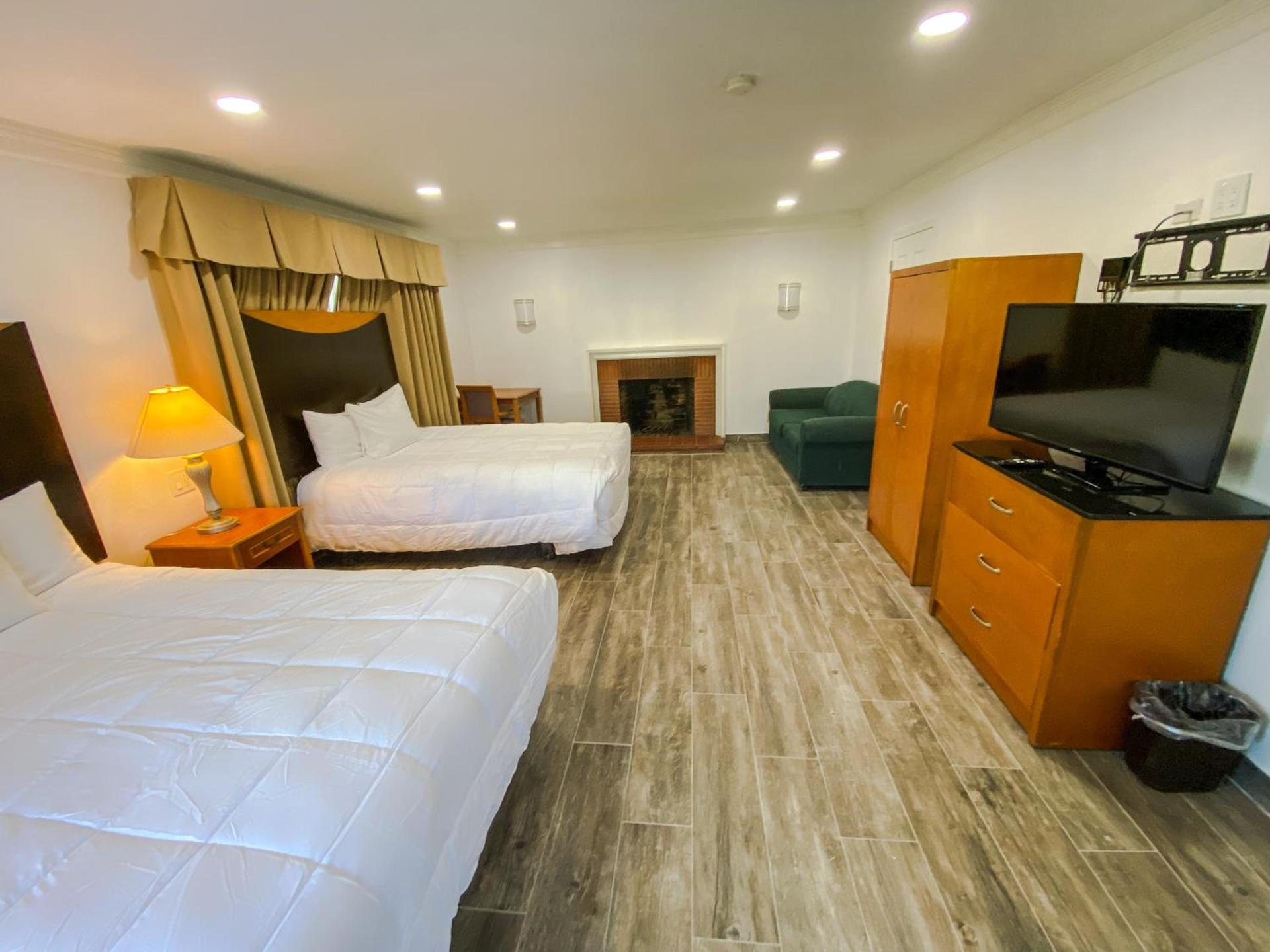 Town and Country Inn photo 81