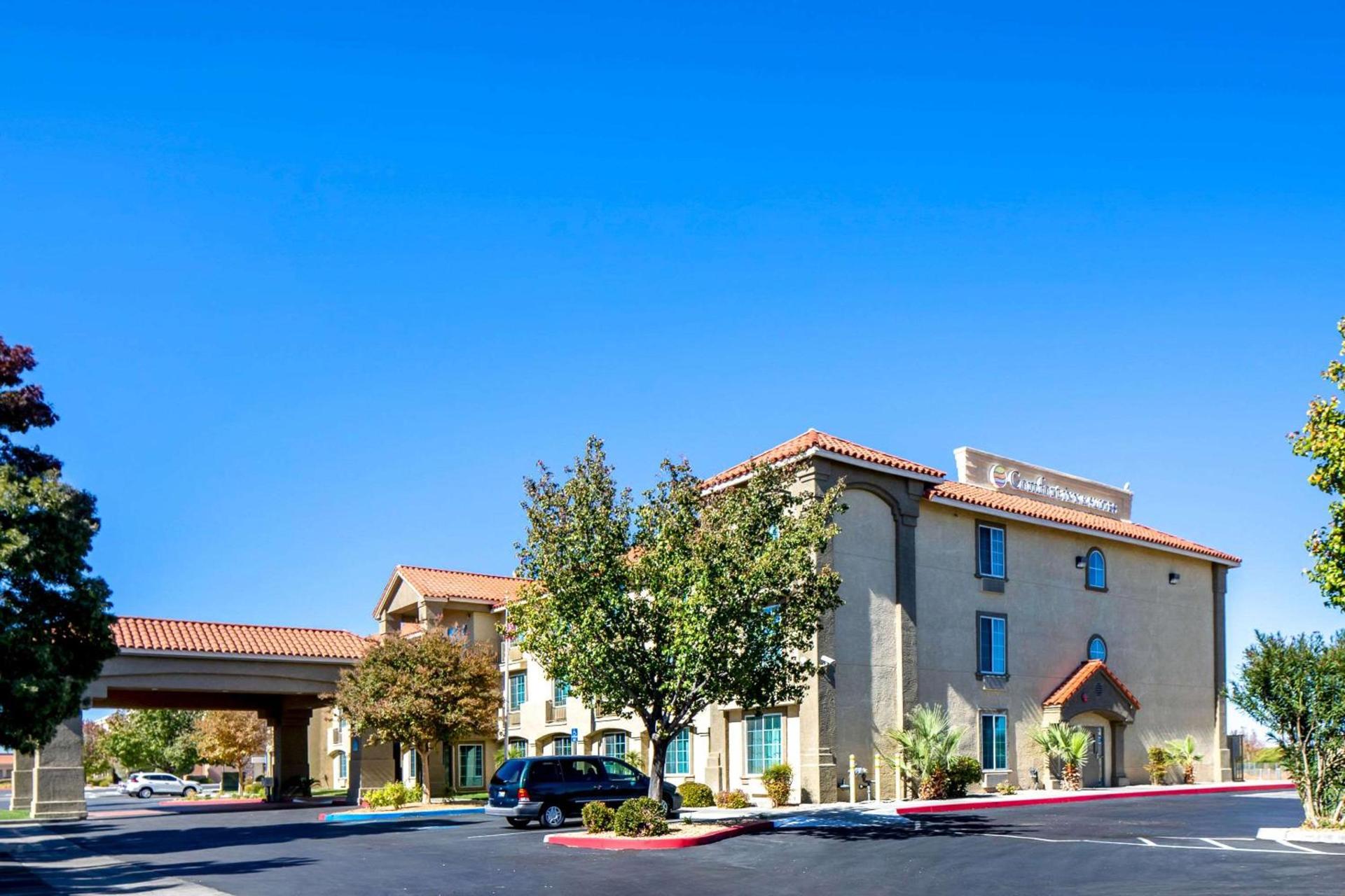 Comfort Inn & Suites Lancaster Antelope Valley photo 2