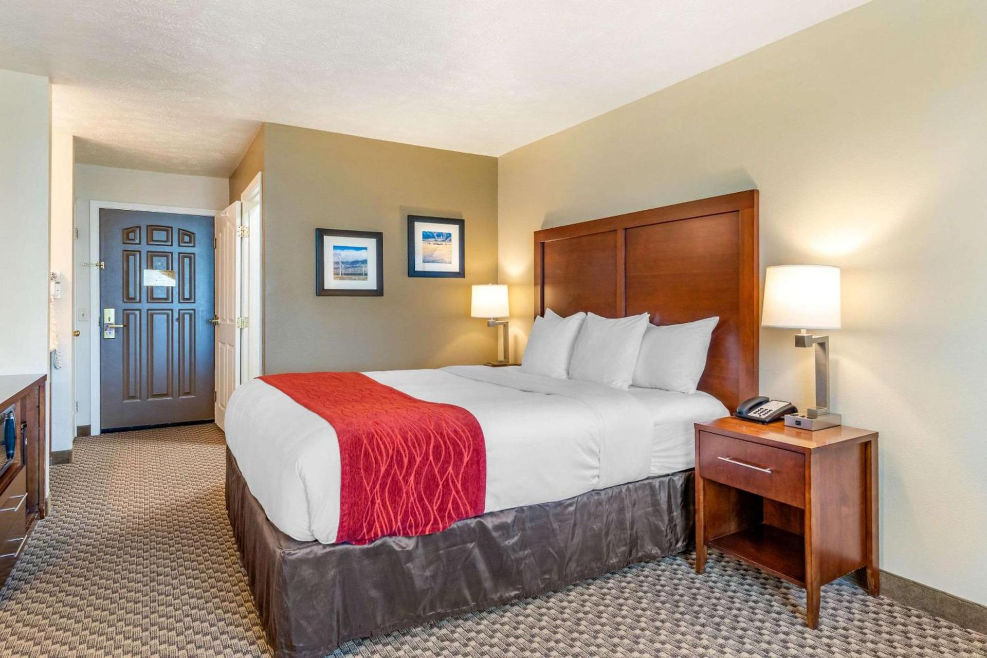 Comfort Inn & Suites Lancaster Antelope Valley photo 10