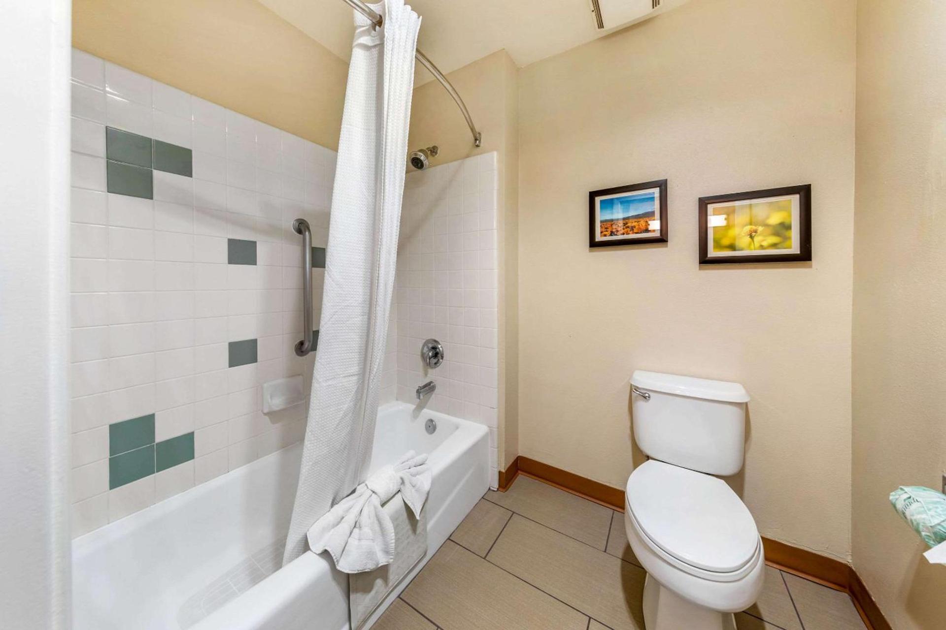 Comfort Inn & Suites Lancaster Antelope Valley photo 12