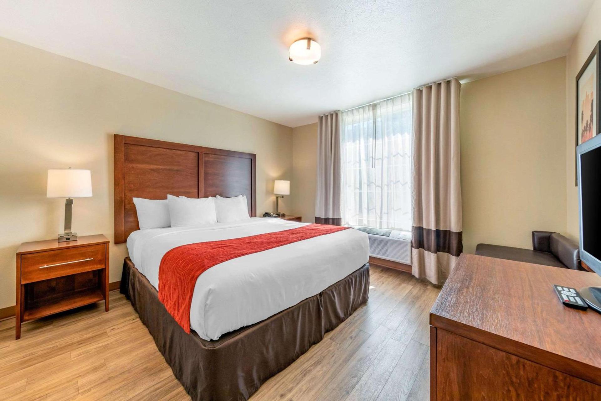 Comfort Inn & Suites Lancaster Antelope Valley photo 13