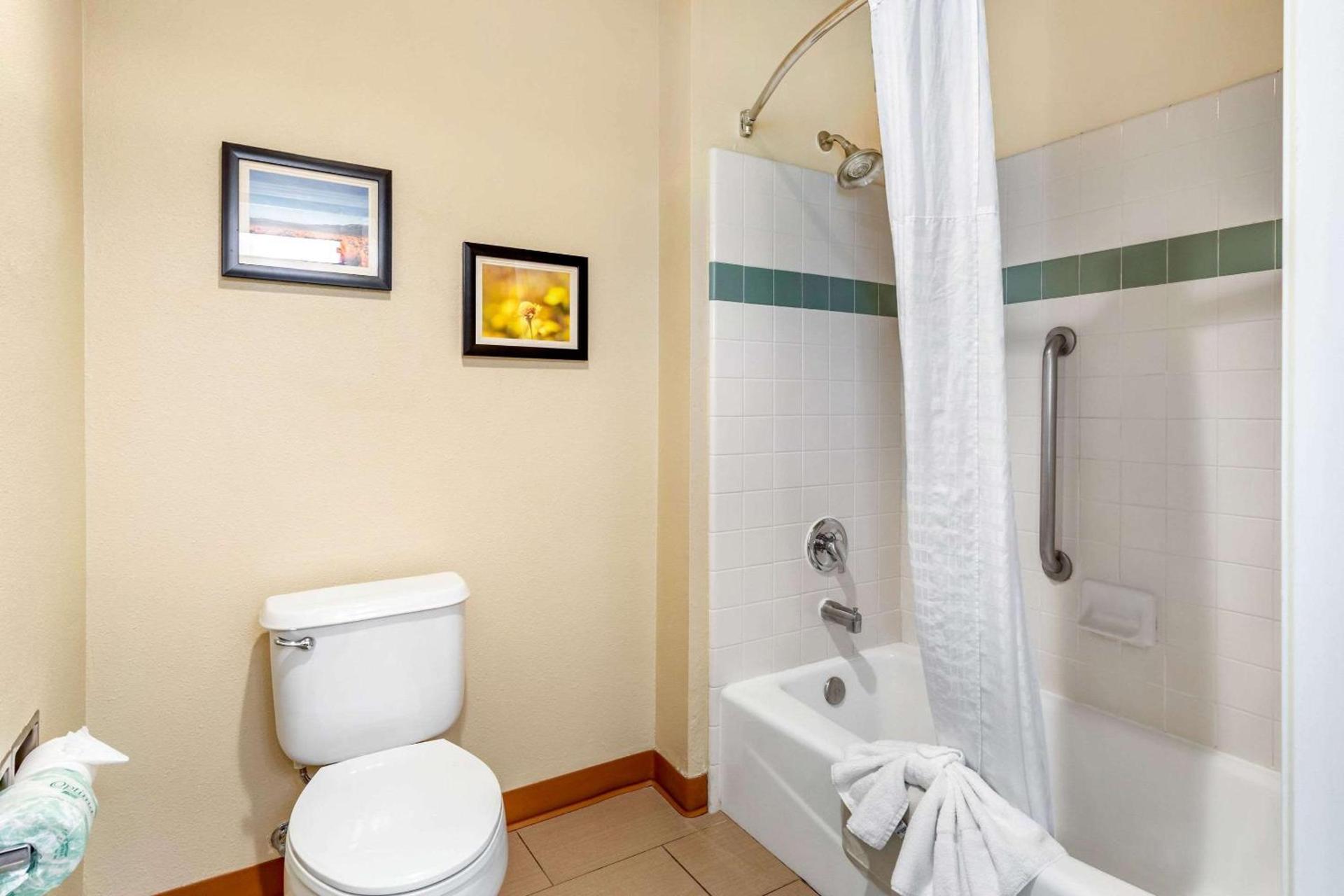 Comfort Inn & Suites Lancaster Antelope Valley photo 17