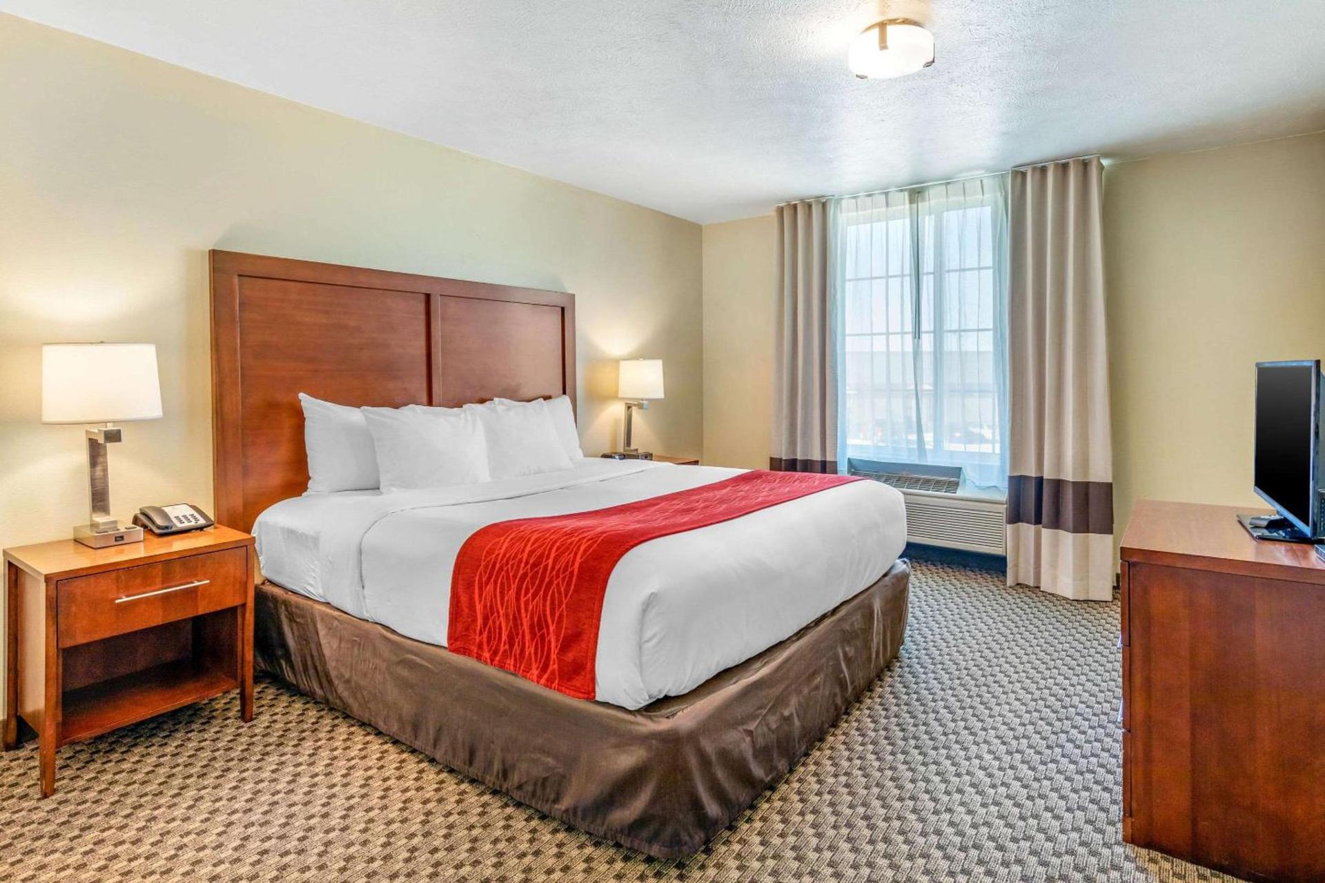 Comfort Inn & Suites Lancaster Antelope Valley photo 18