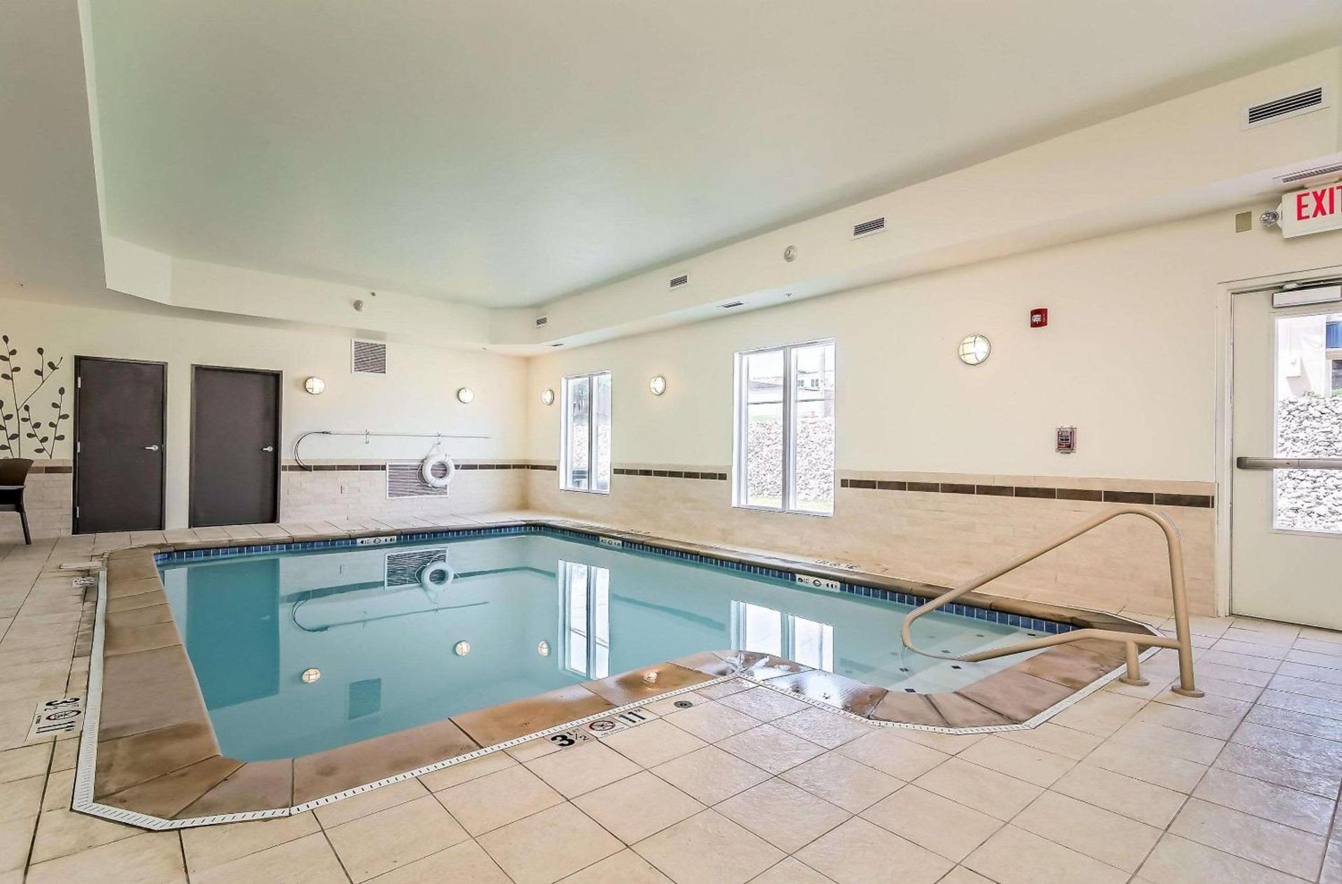 Sleep Inn & Suites Fort Scott photo 3