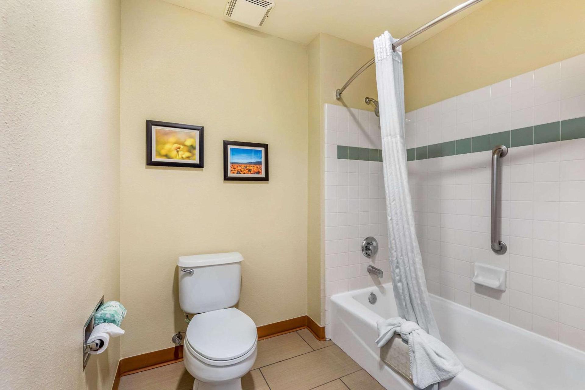 Comfort Inn & Suites Lancaster Antelope Valley photo 21