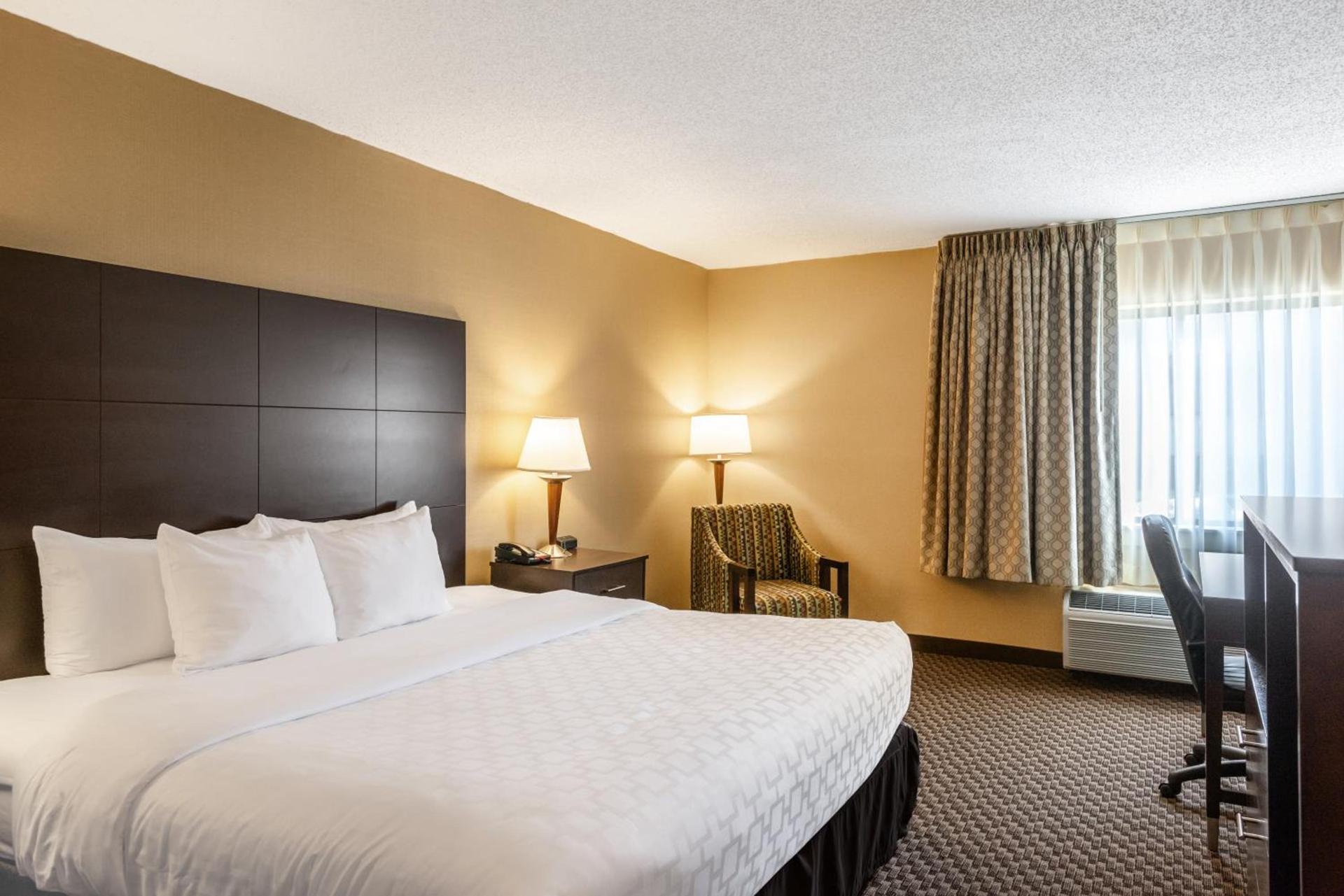 Clarion Pointe Harrisonburg photo 51