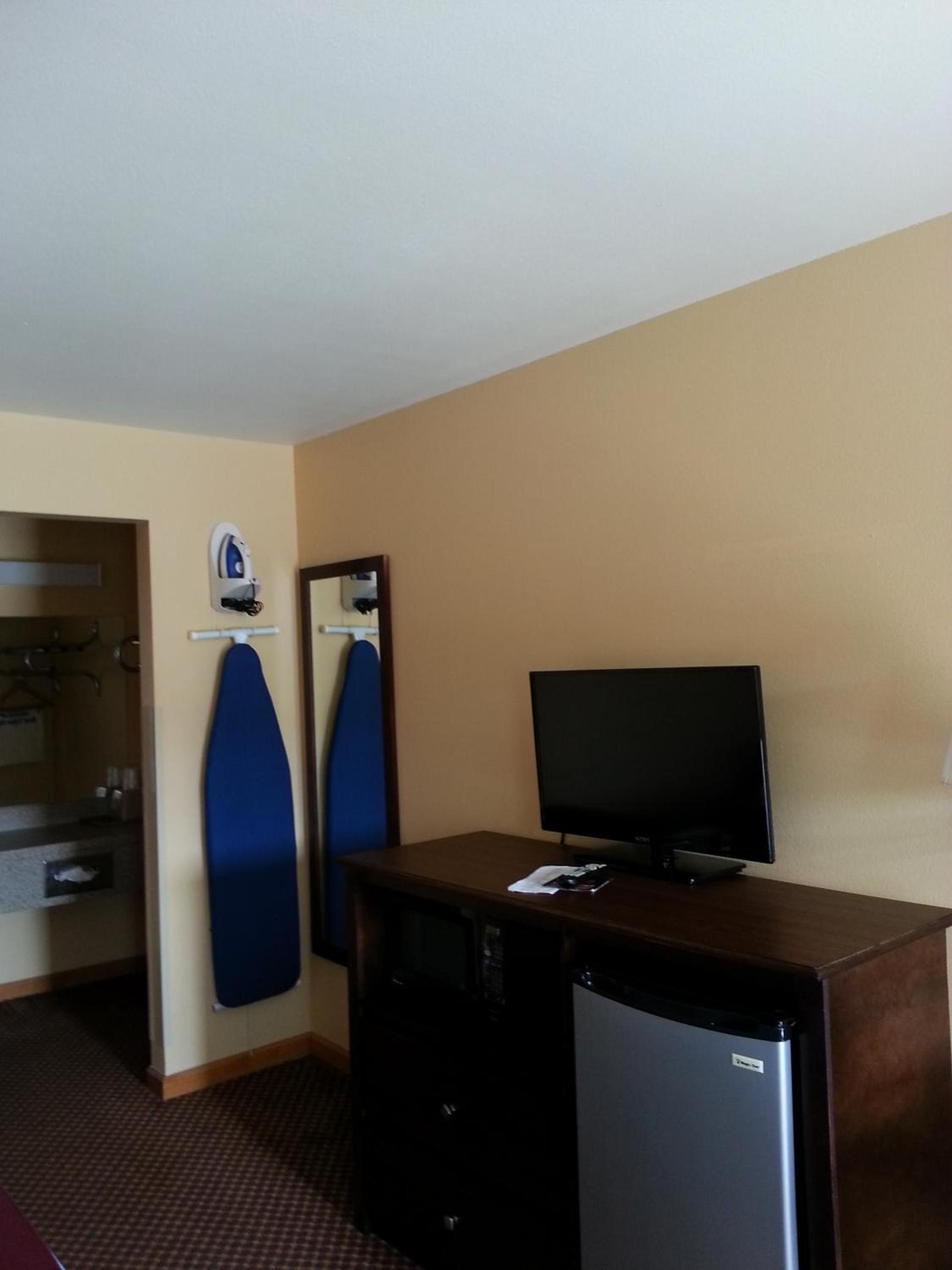 Americas Best Value Inn Bryant photo 7