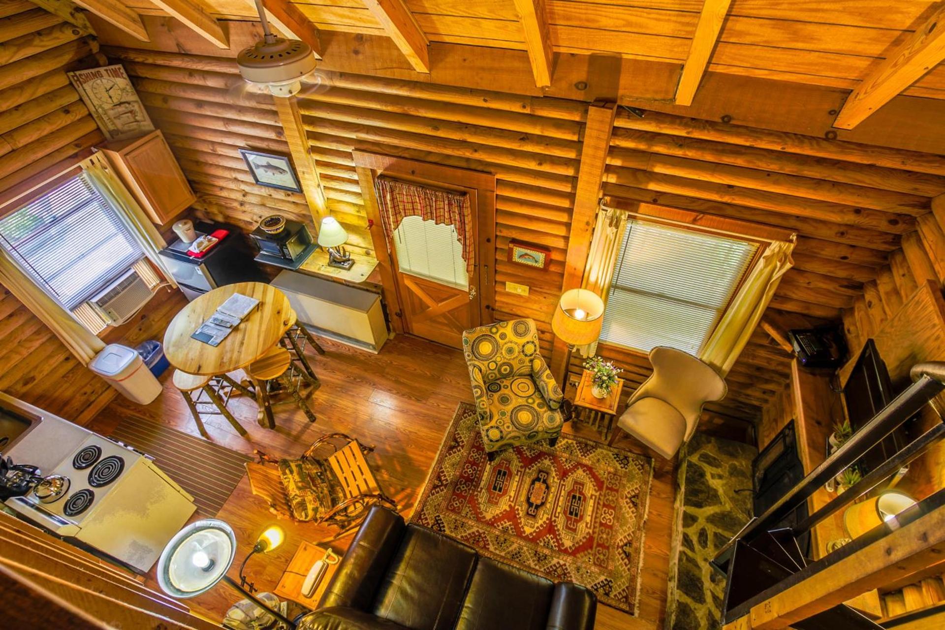 Mountainaire Inn and Log Cabins photo 11