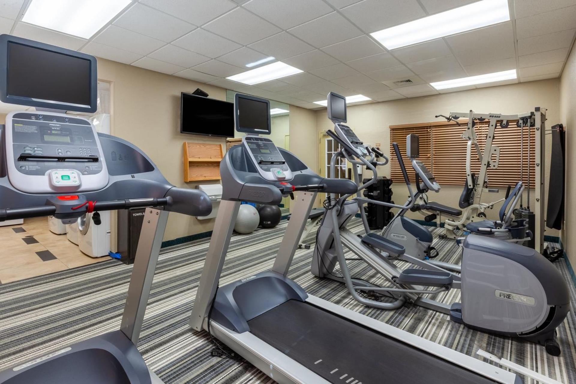 Candlewood Suites-West Springfield by IHG photo 32