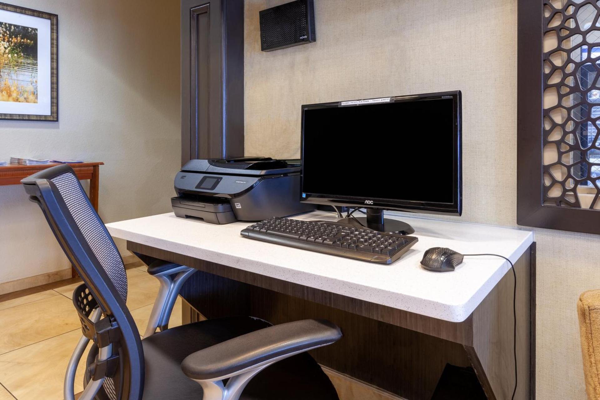 Candlewood Suites-West Springfield by IHG photo 33