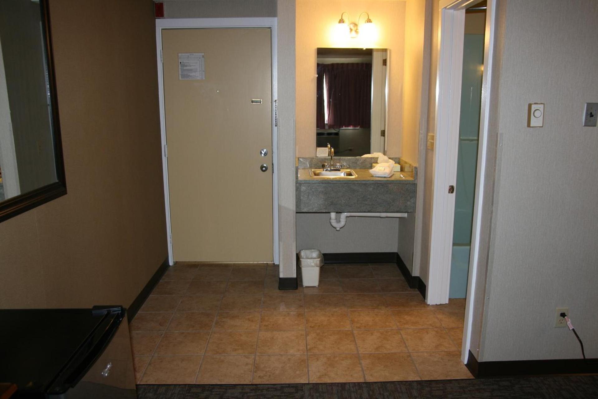 Bangor Inn & Suites photo 3