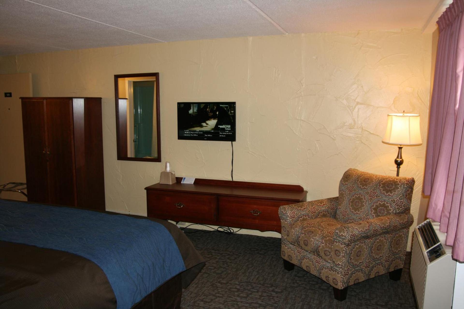 Bangor Inn & Suites photo 11