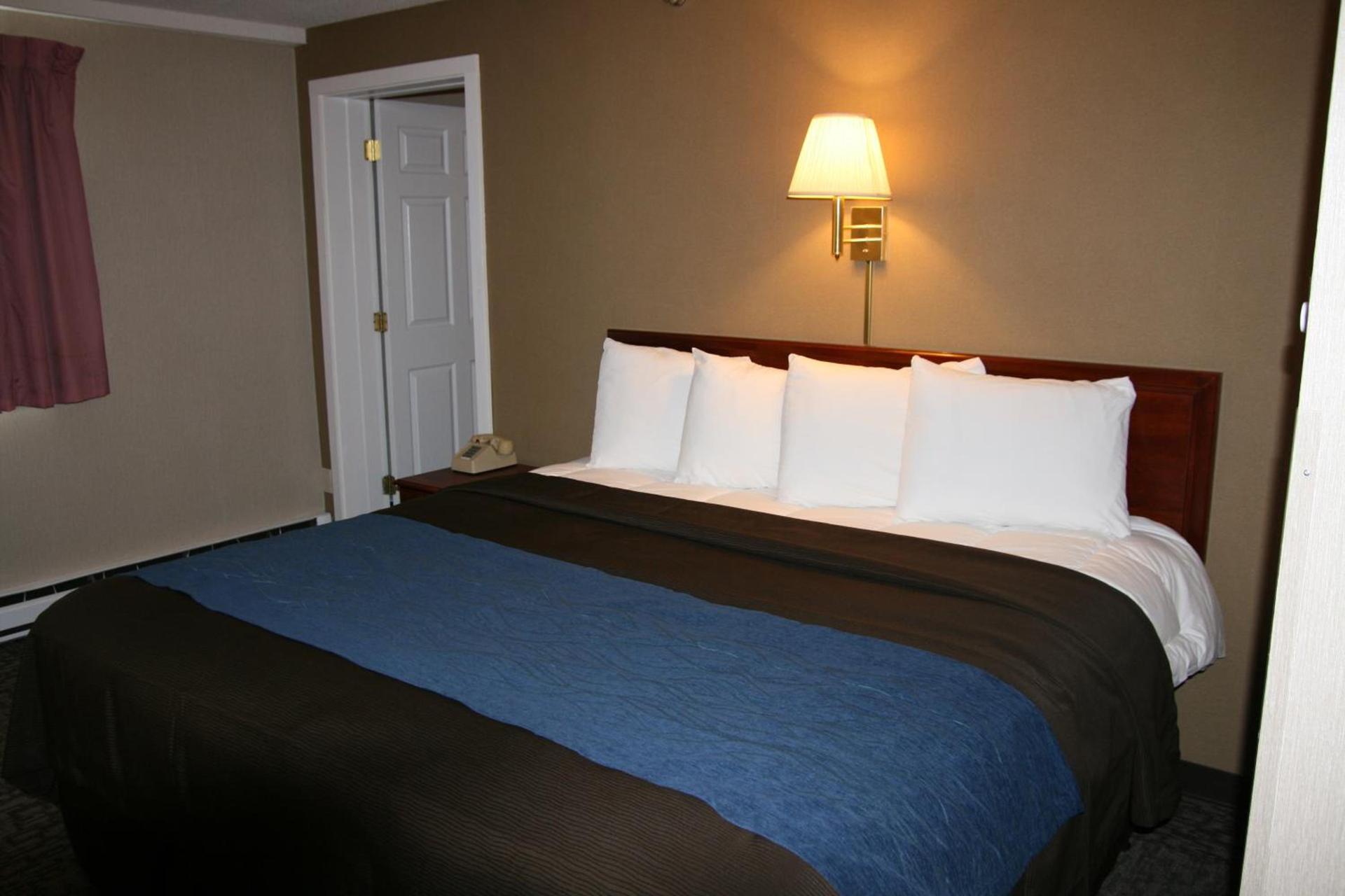 Bangor Inn & Suites photo 2