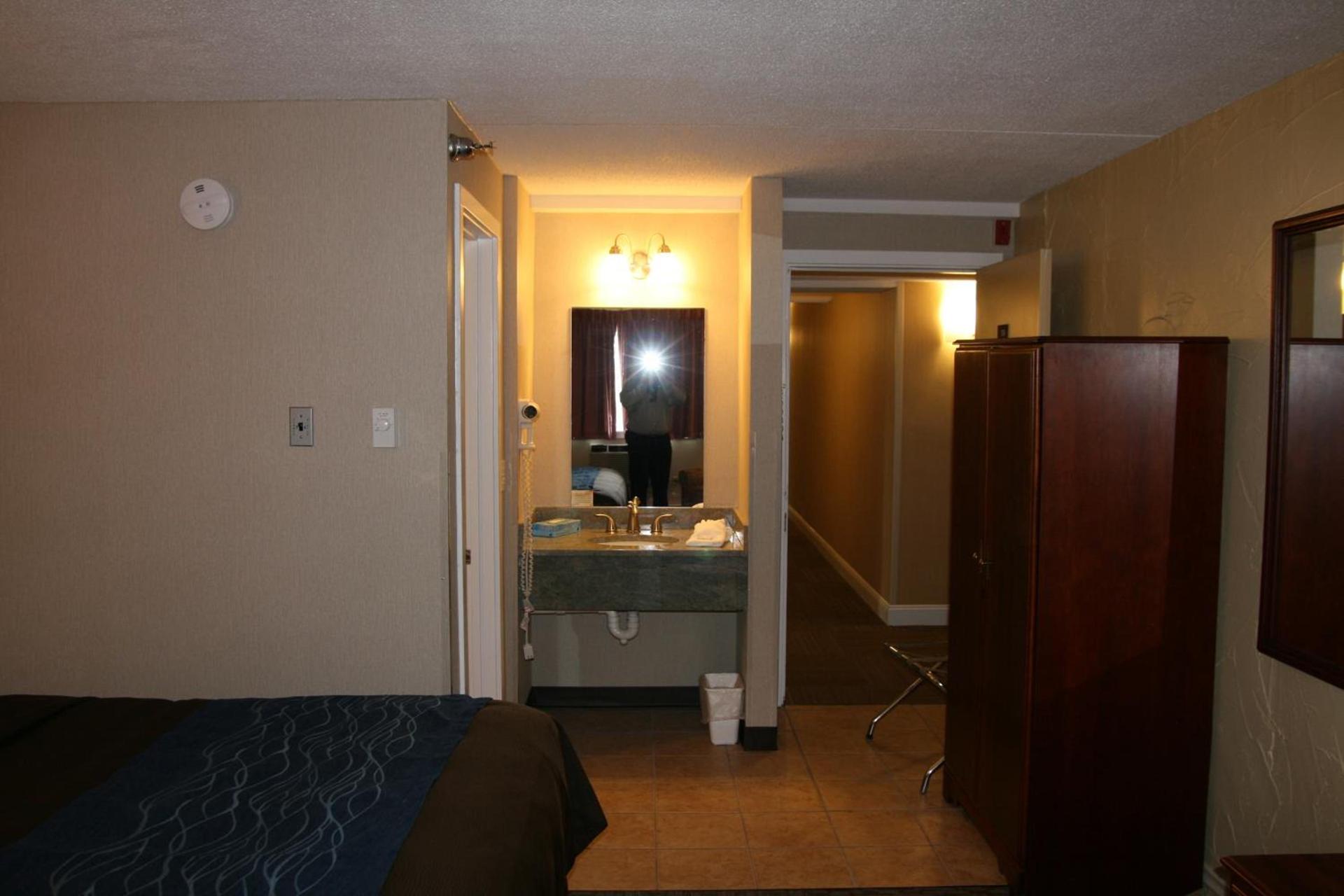 Bangor Inn & Suites photo 14